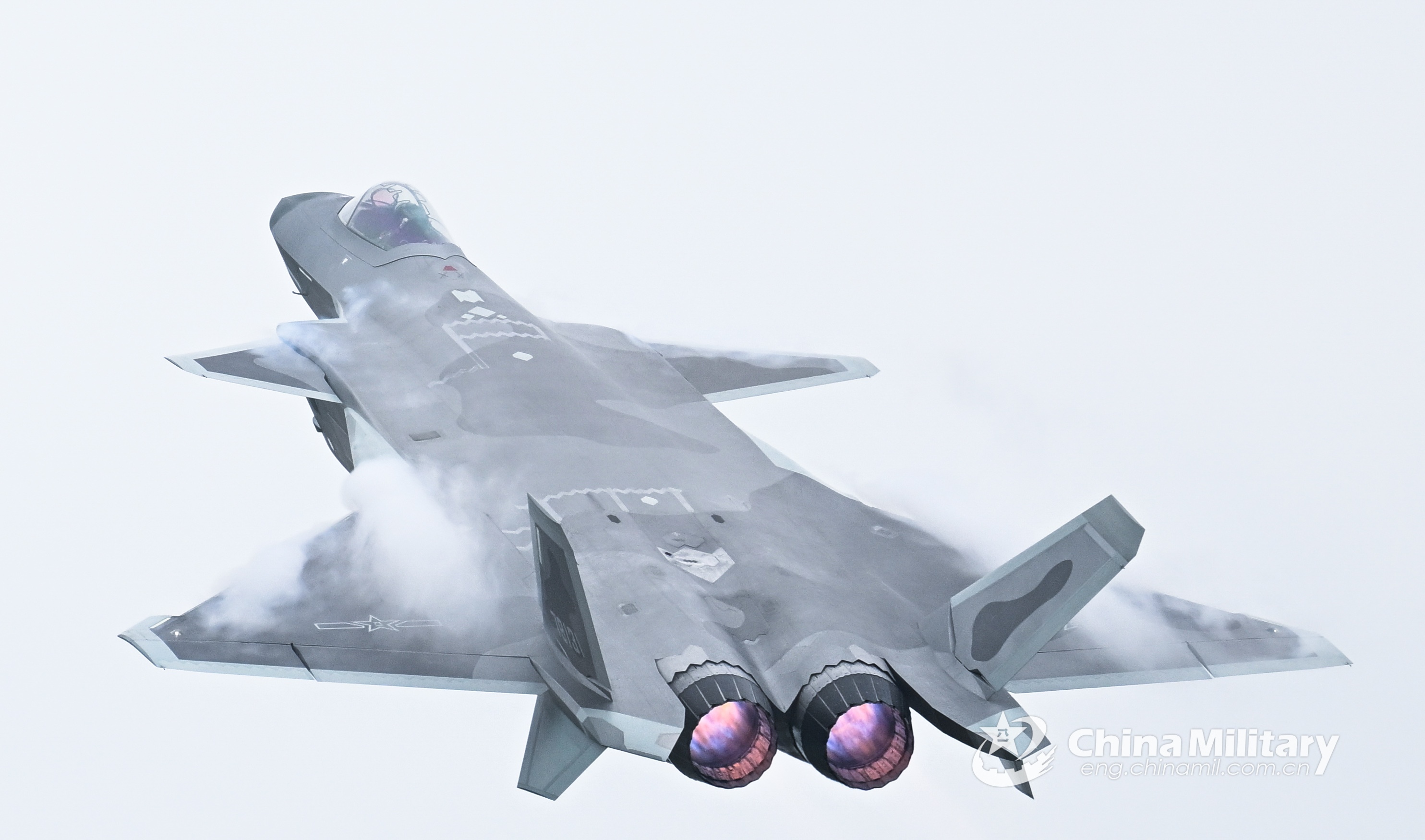 Chengdu J-20 fighter jet in flight HD Wallpaper