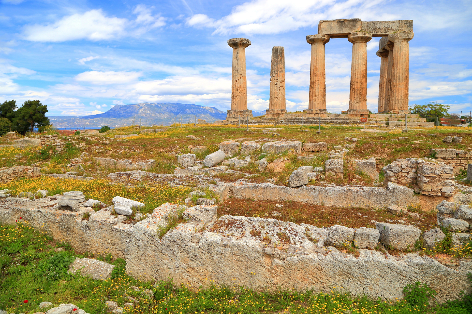 Ancient Corinthian ruins with columns and mountains HD Wallpaper