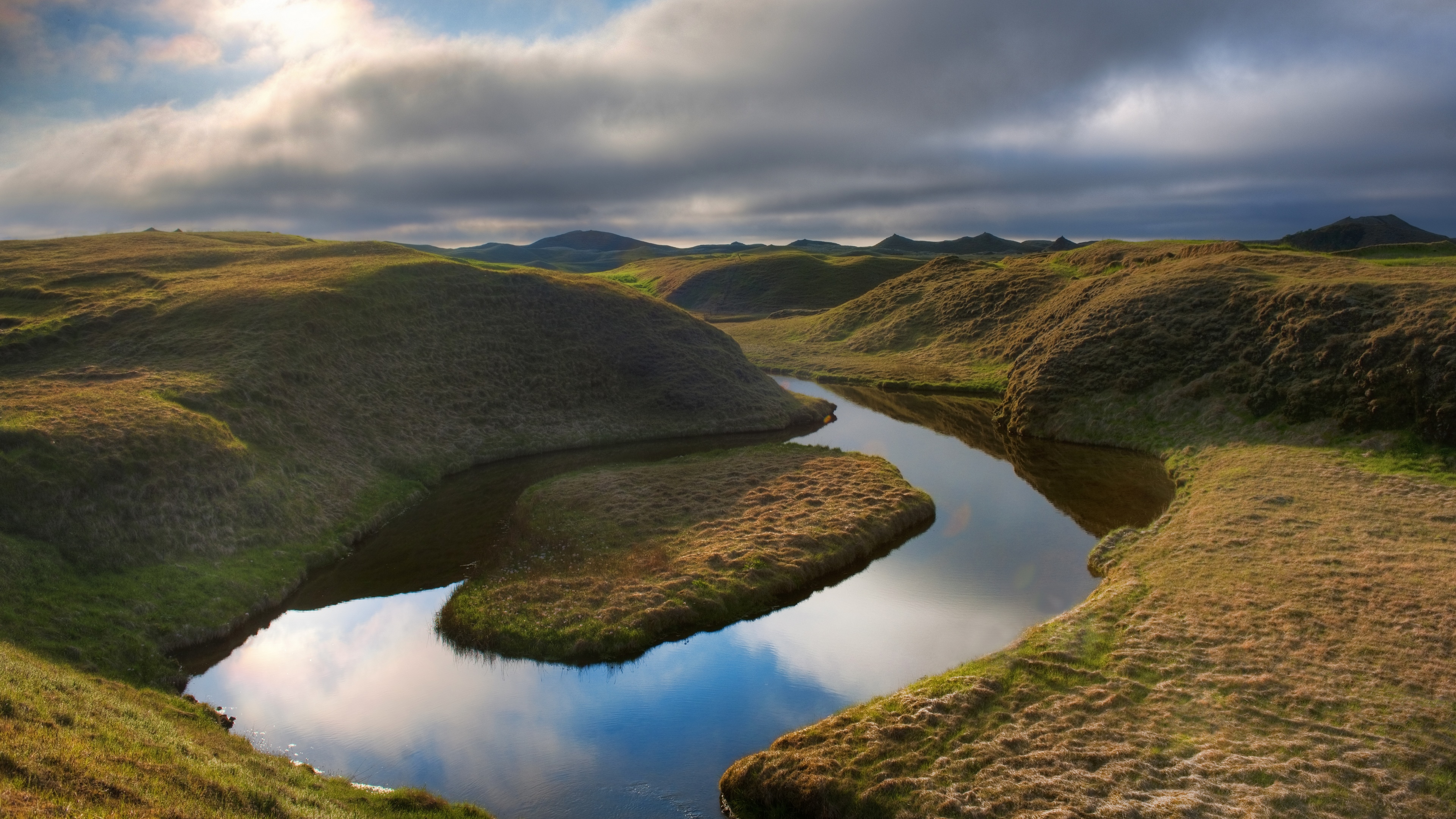 4K Iceland Landscape with River and Hills HD Wallpaper