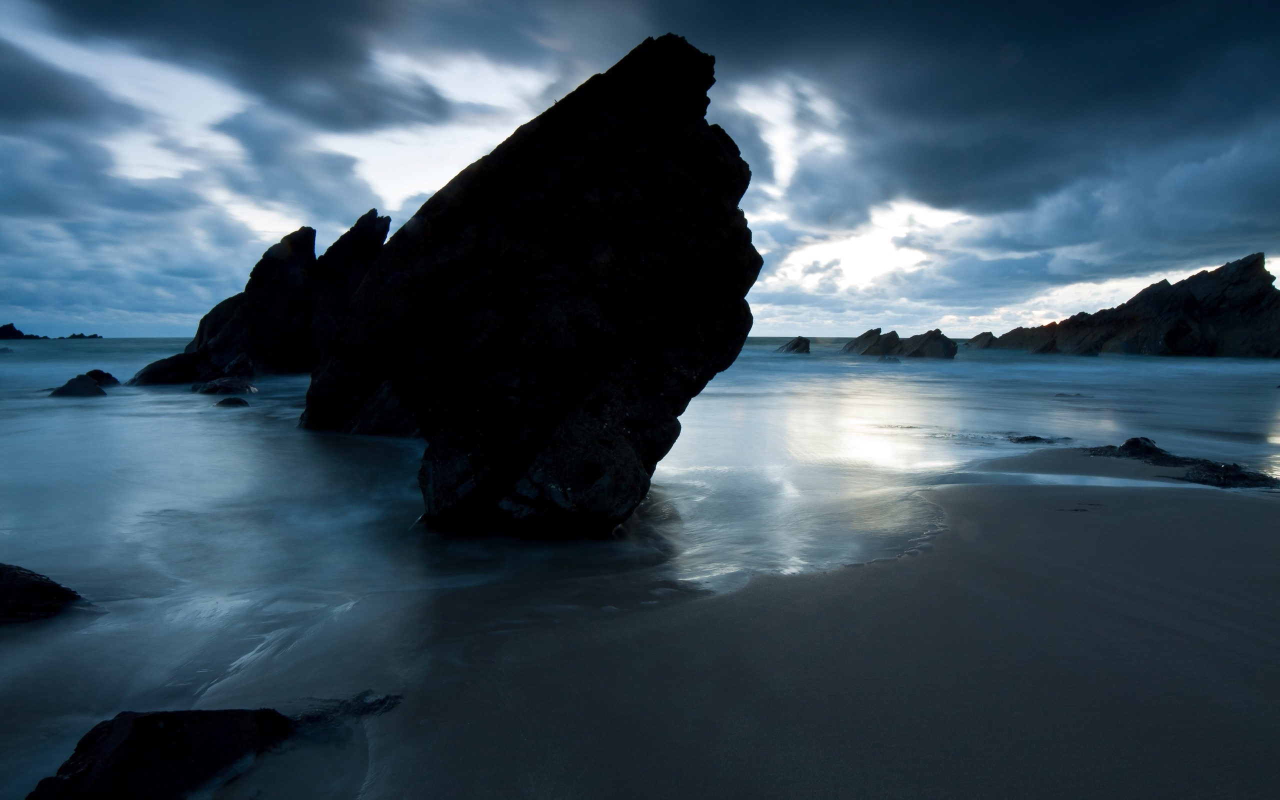 Monochrome beach with rocks and stormy clouds HD Wallpaper