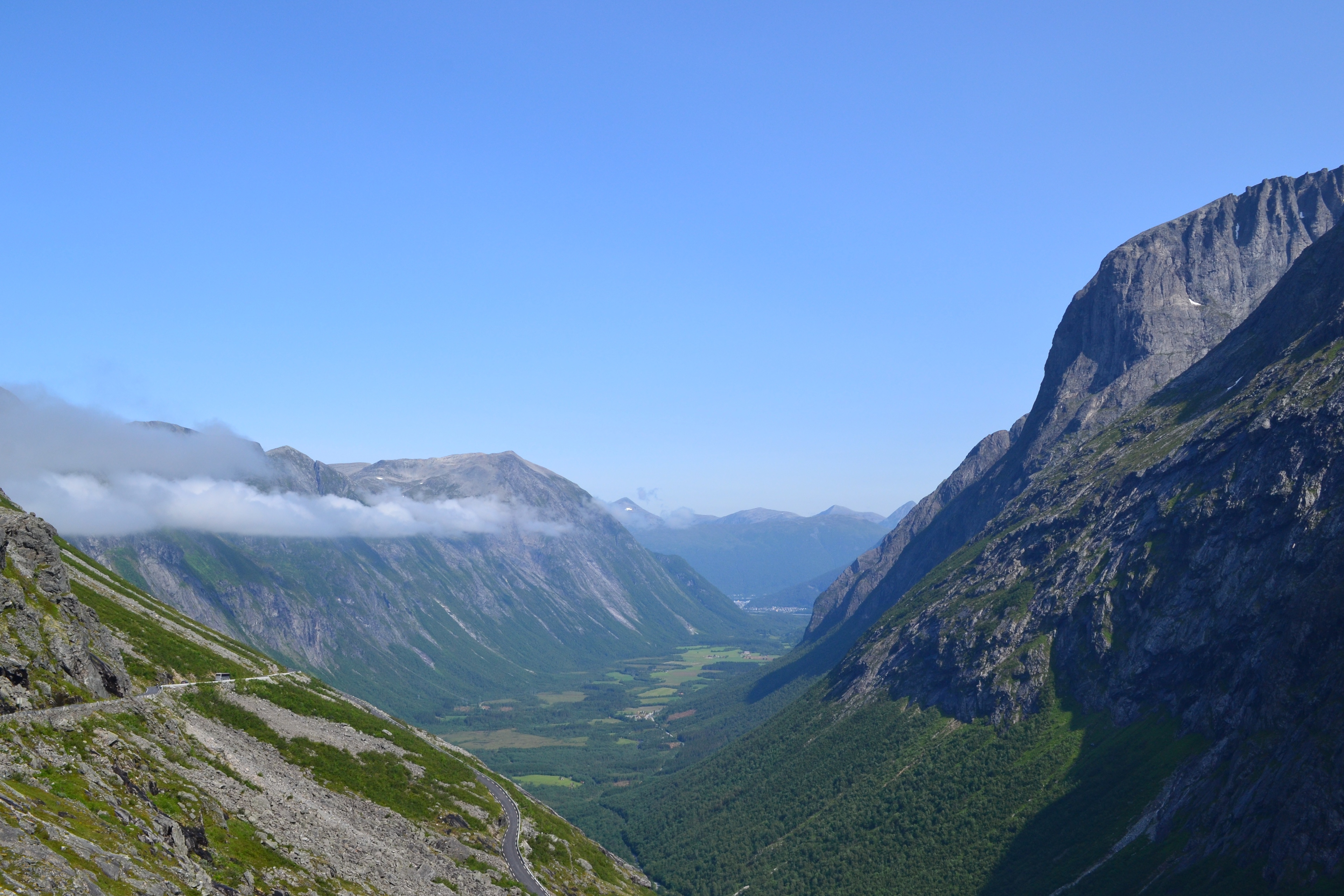 4K view of mountains and valley in Norway HD Wallpaper