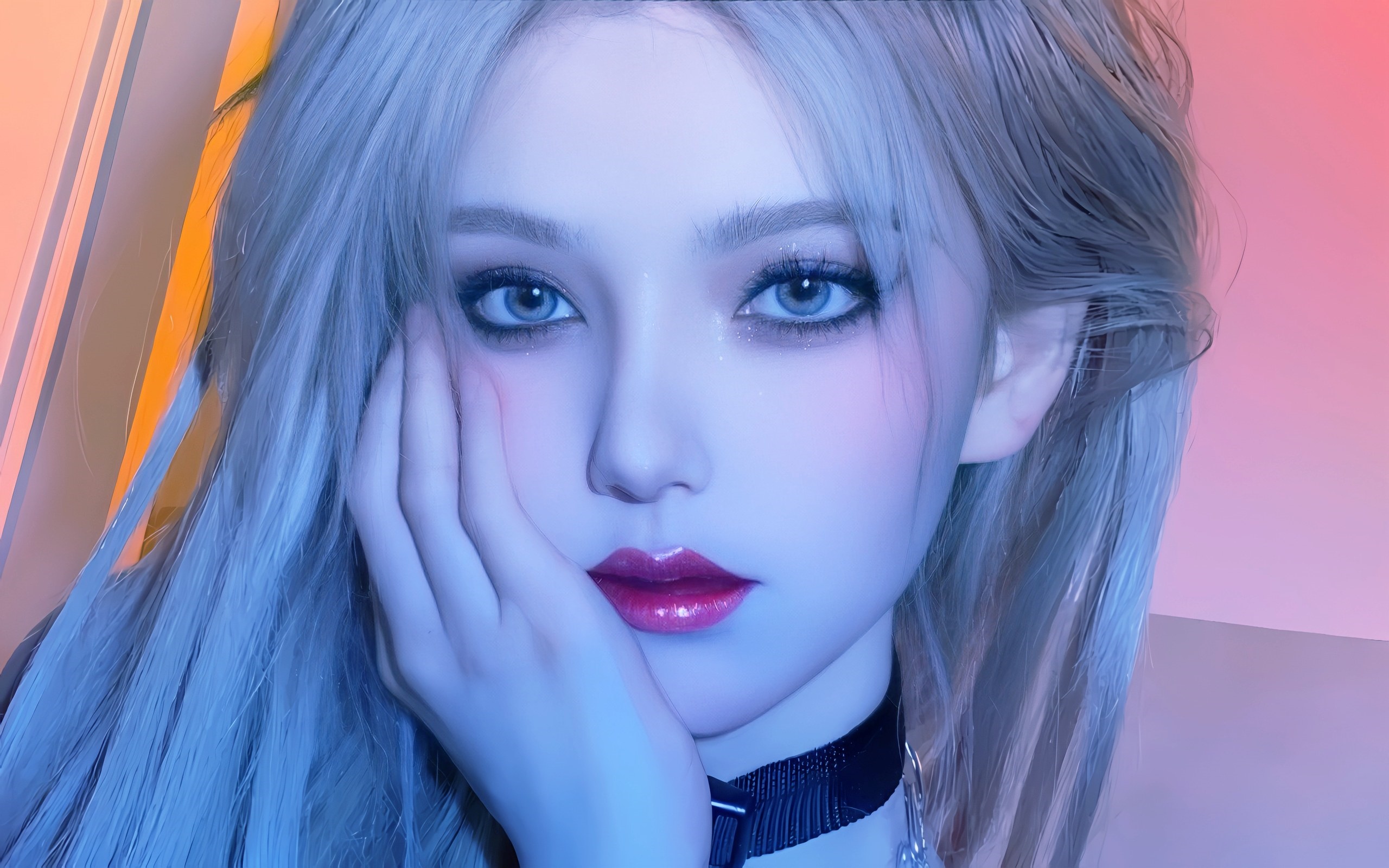 Close-up of a woman with blue eyes and blonde hair HD Wallpaper