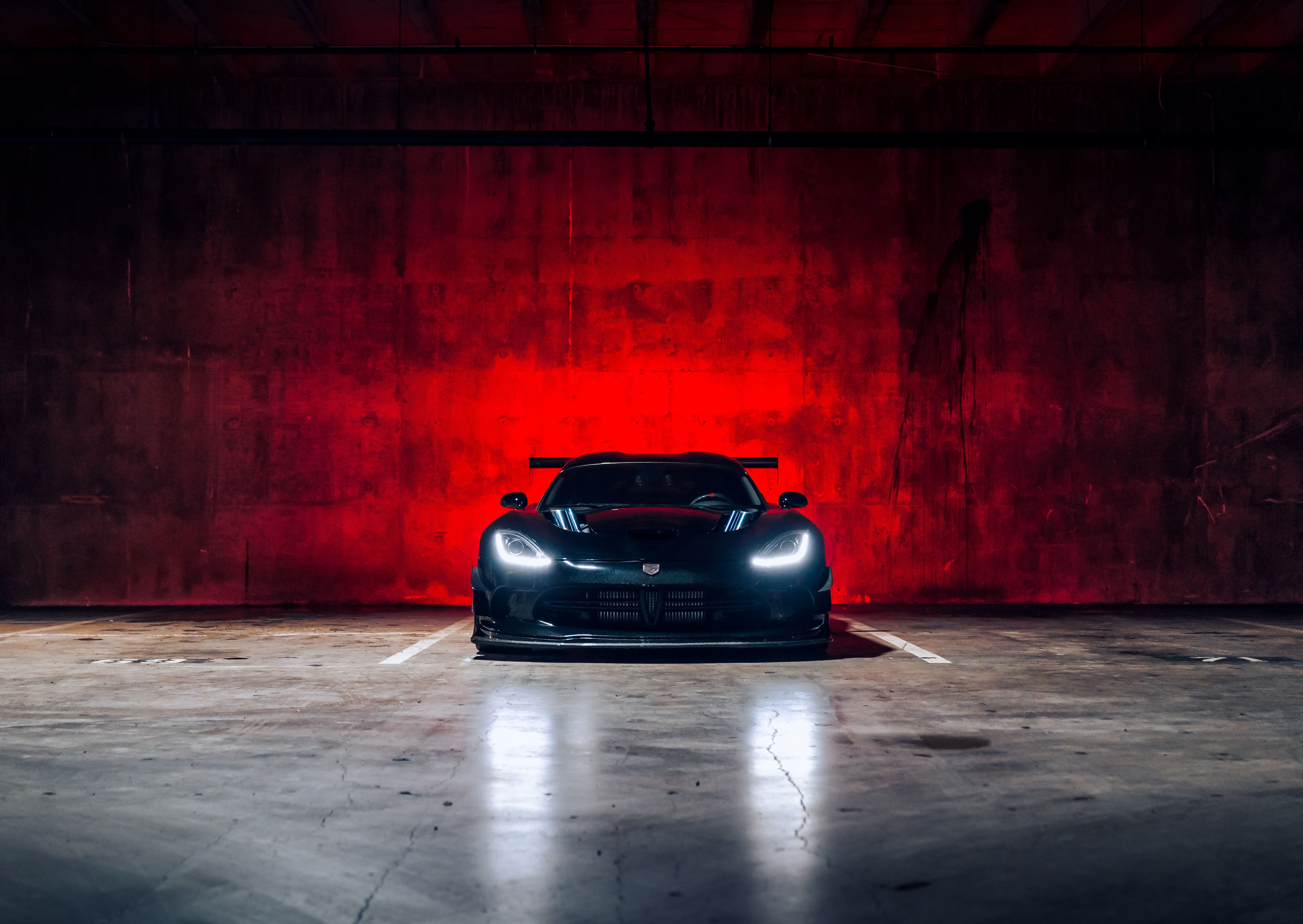 Dodge Viper with racing spoiler in a garage HD Wallpaper