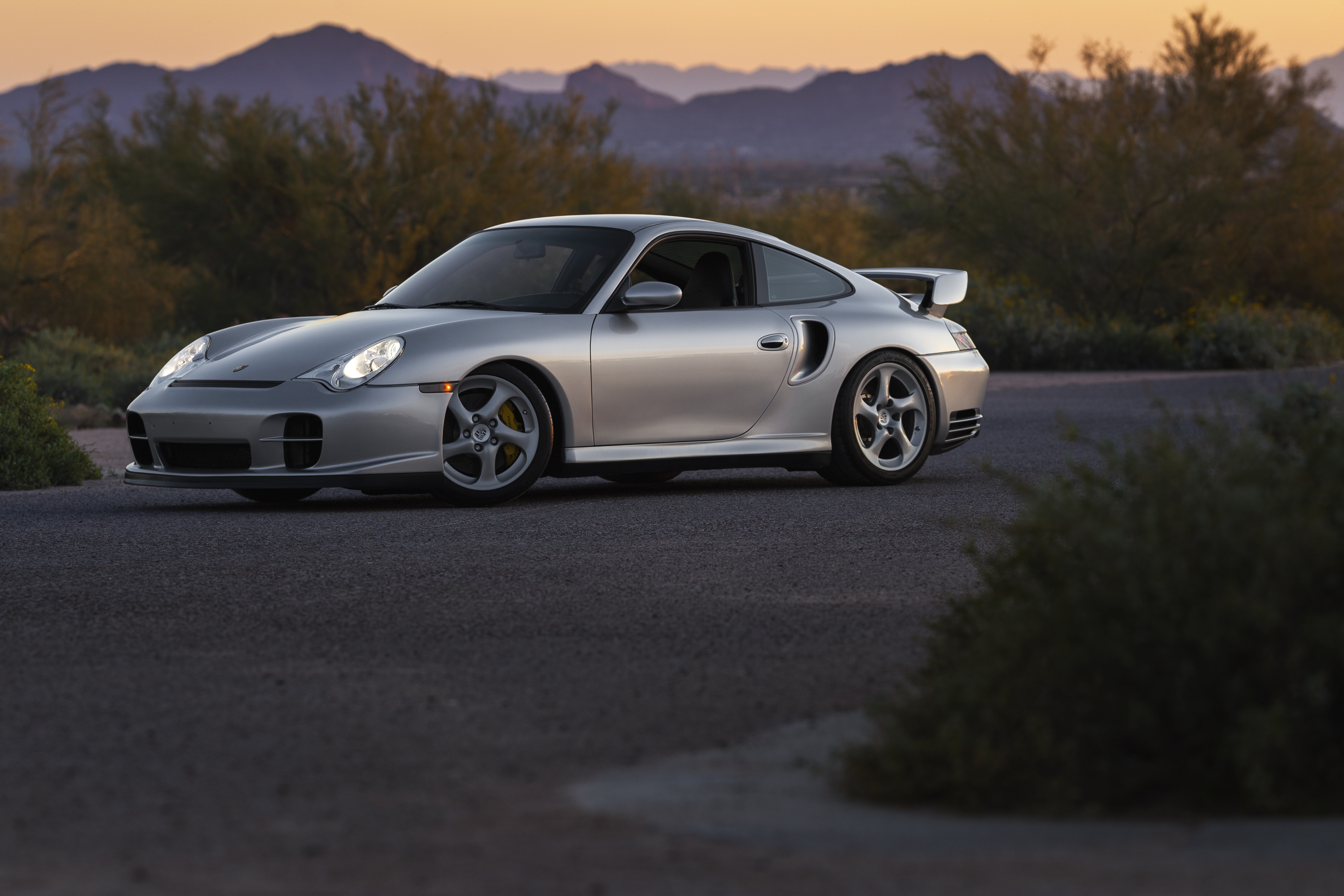 Silver Porsche 911 GT2 in a desert landscape HD Wallpaper