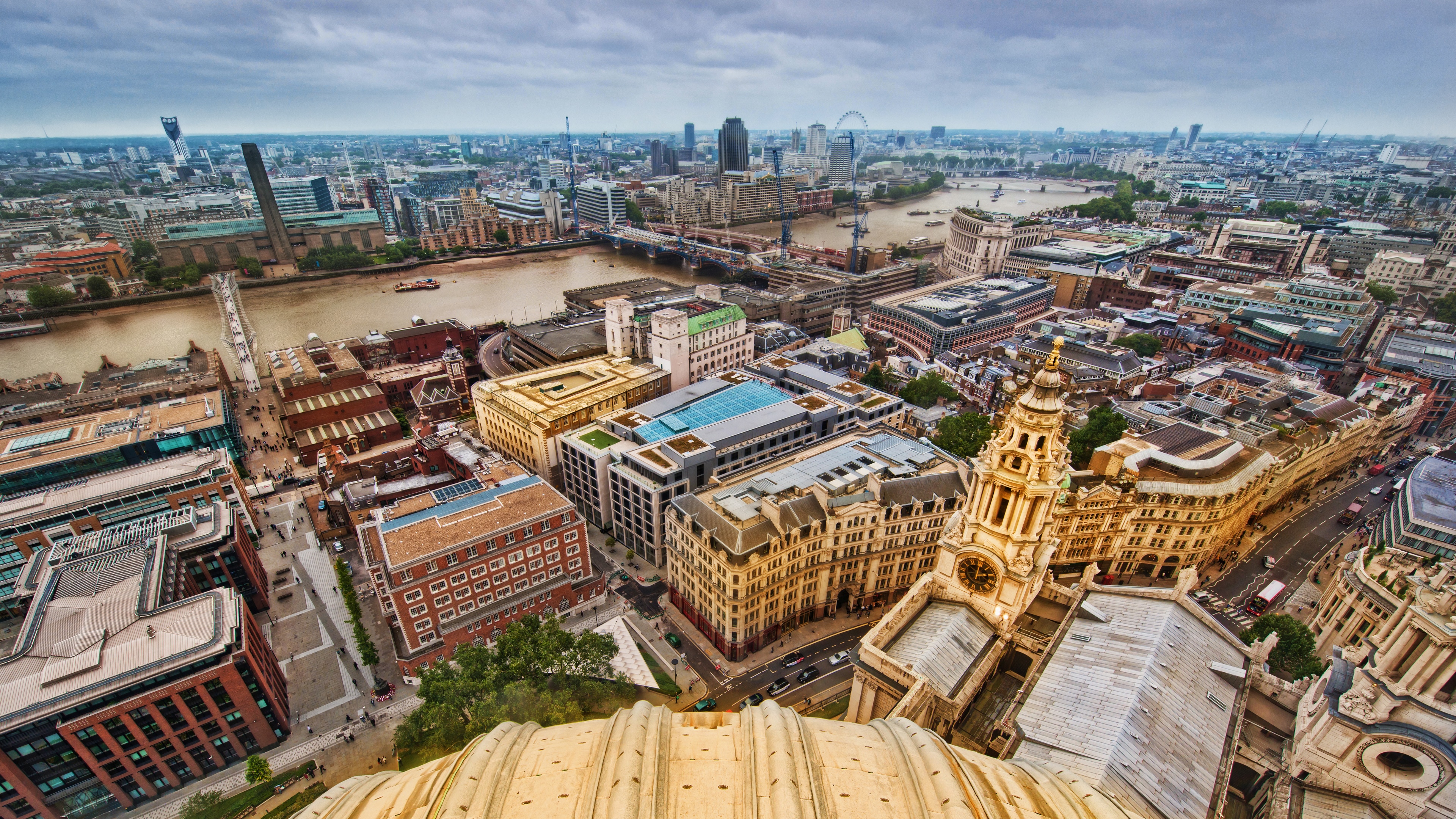 4K London cityscape with River Thames and Millennium Bridge HD Wallpaper