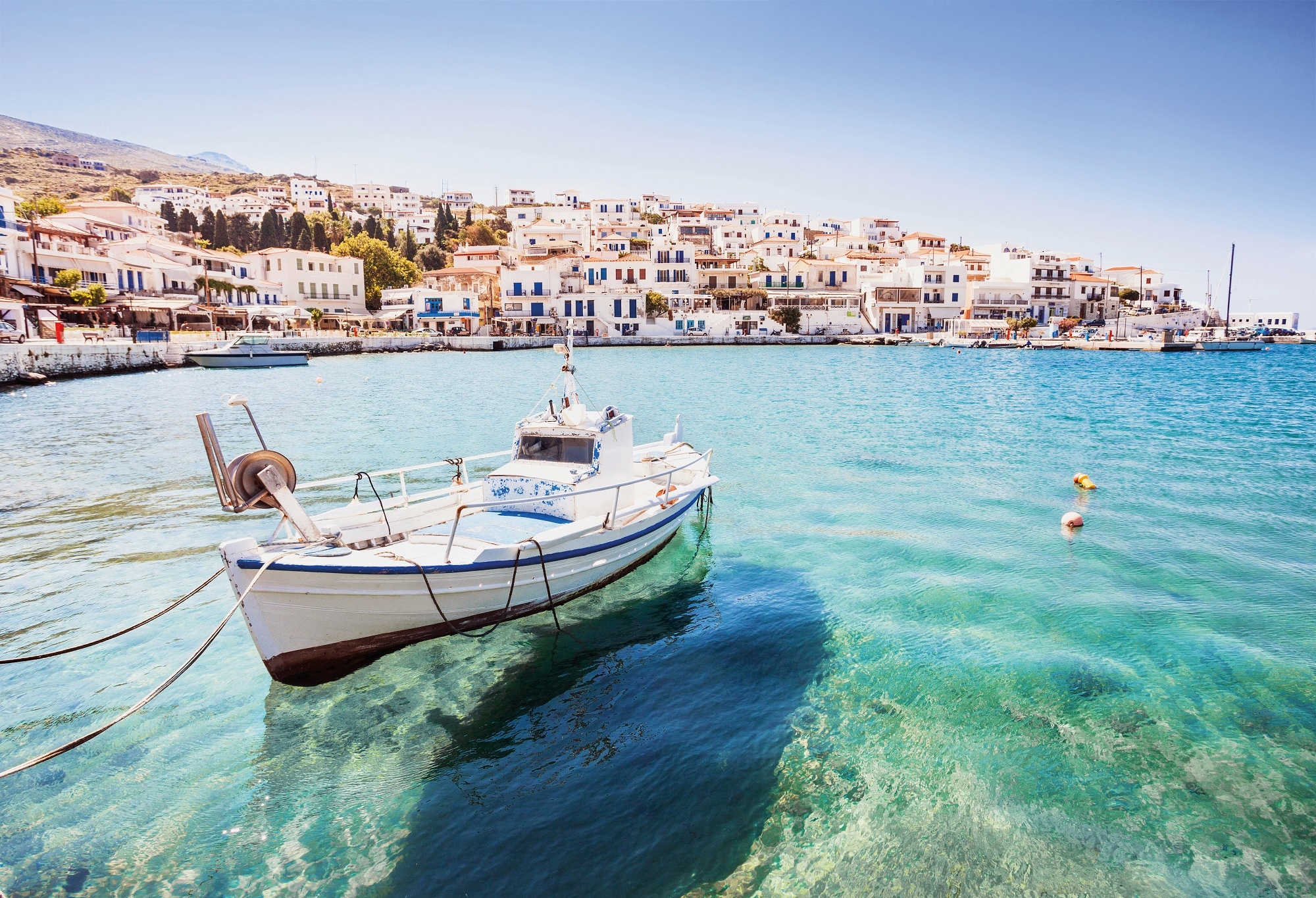 Fishing boat in a Greek harbor with white buildings HD Wallpaper