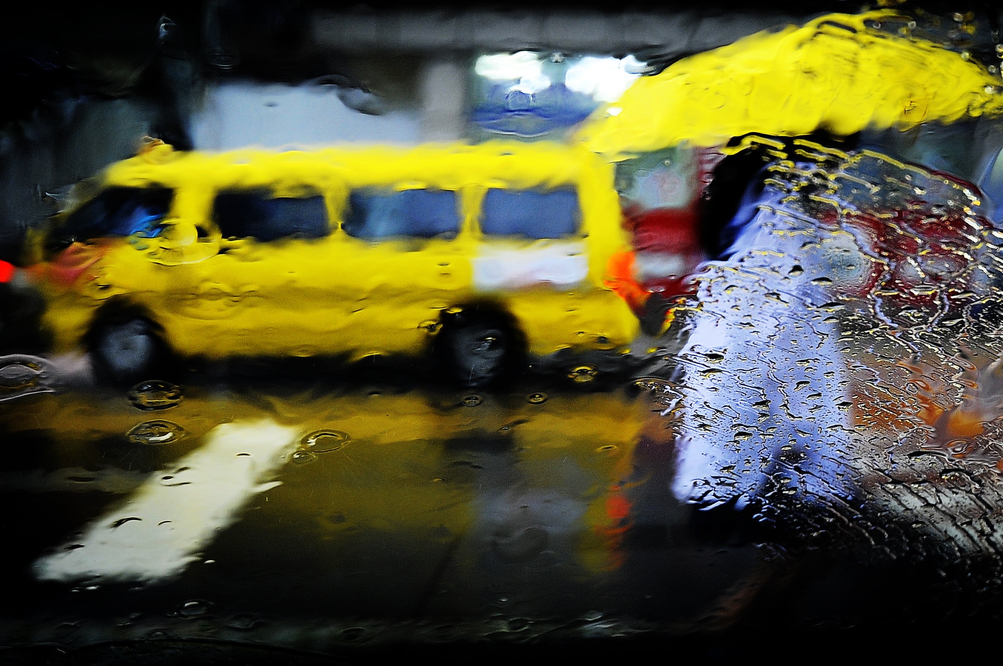 Yellow bus and person with umbrella on a rainy street HD Wallpaper