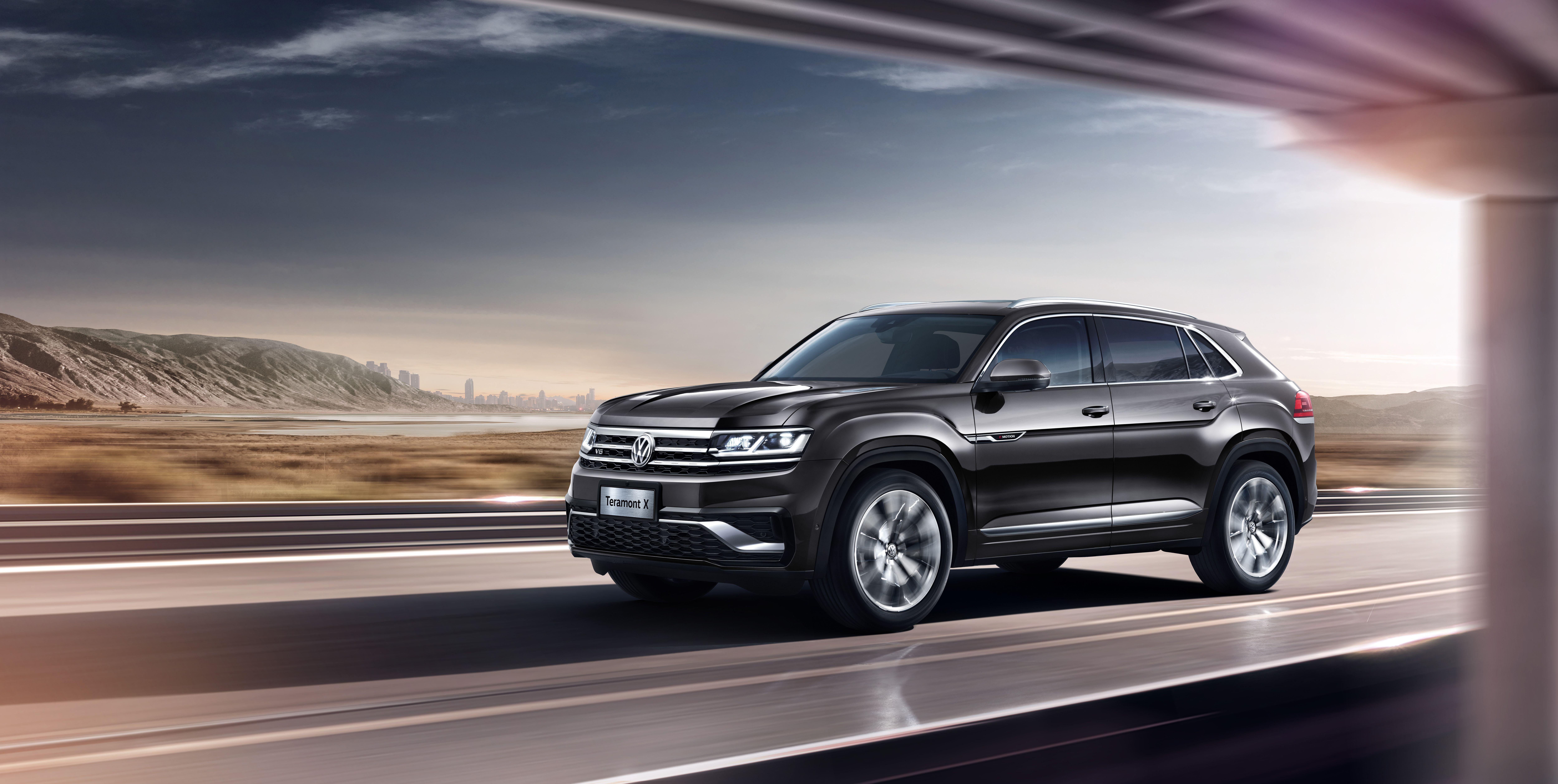 Volkswagen Teramont X SUV driving on a highway HD Wallpaper