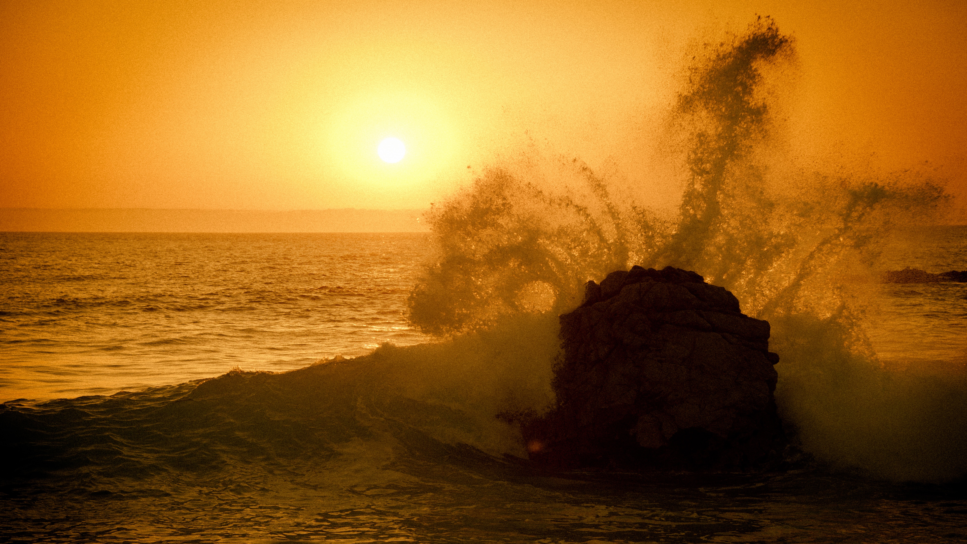 4K Sunset Wave Crashing on Rocks in Big Sur HD Wallpaper