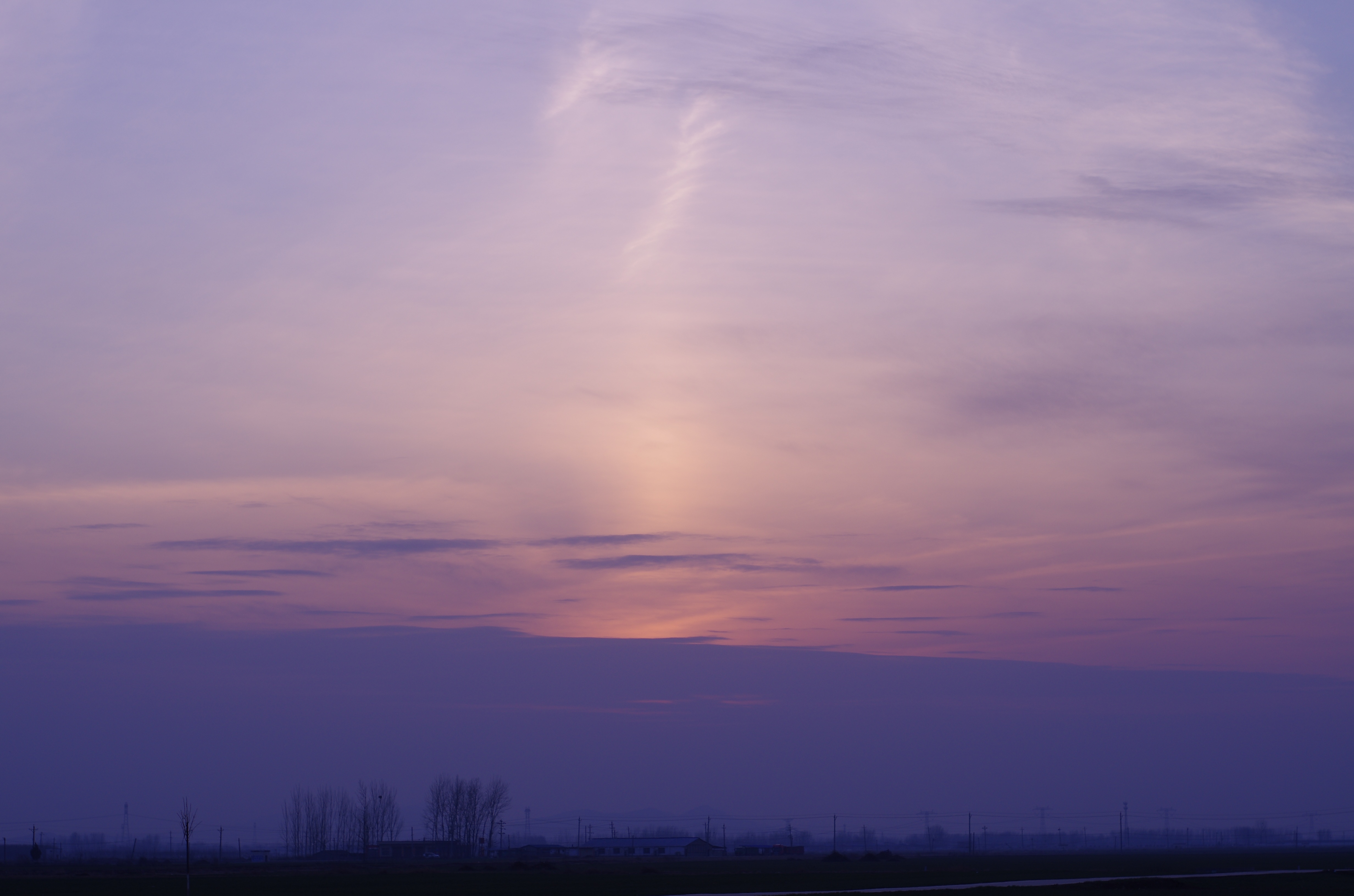 4K evening glow with clouds in the sky HD Wallpaper