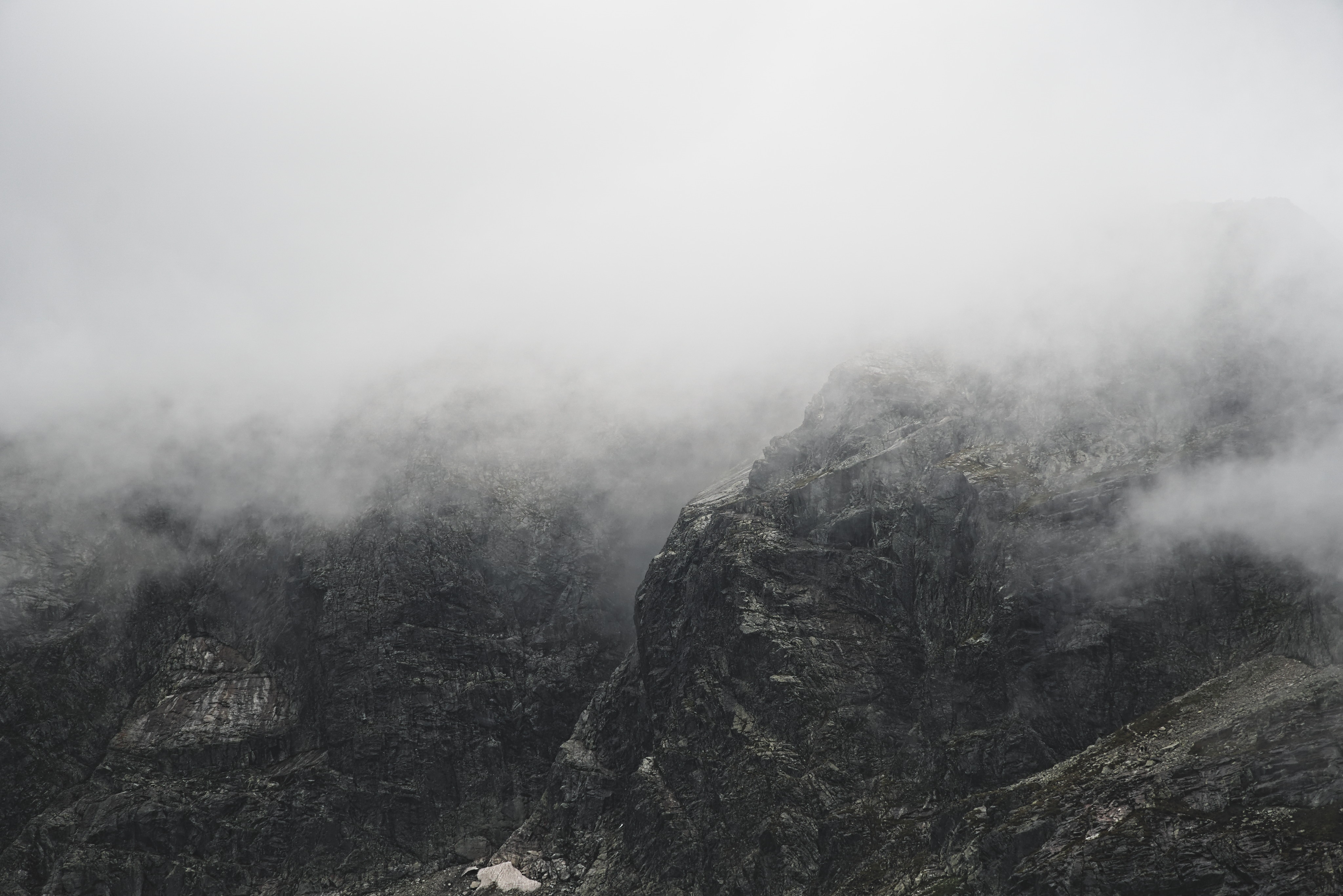 4K misty mountains HD Wallpaper