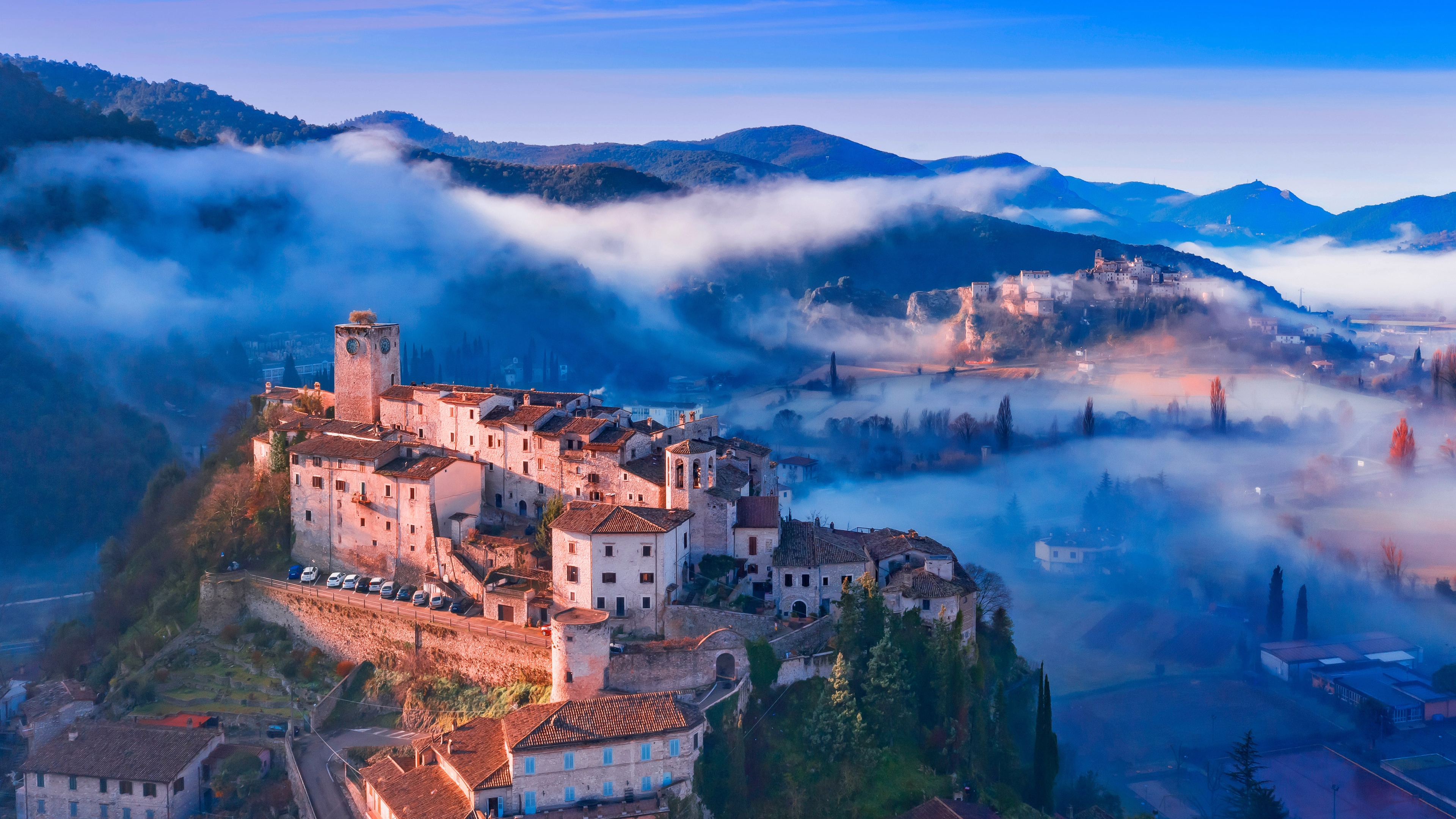 4K Umbria landscape with mountains and mist HD Wallpaper