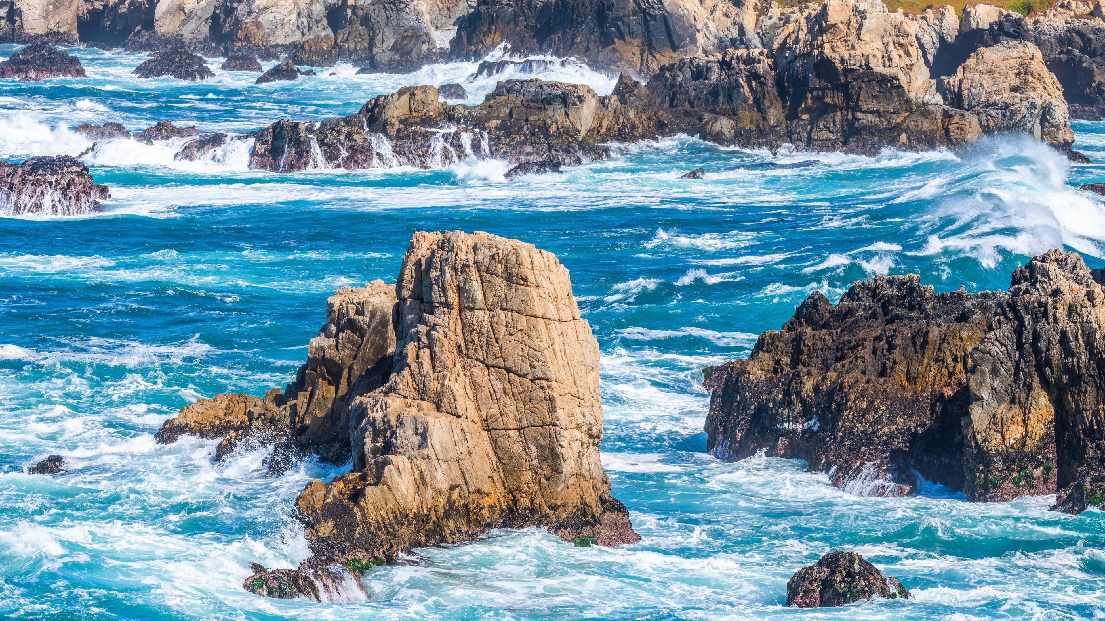 4K California coast with waves crashing on rocks HD Wallpaper