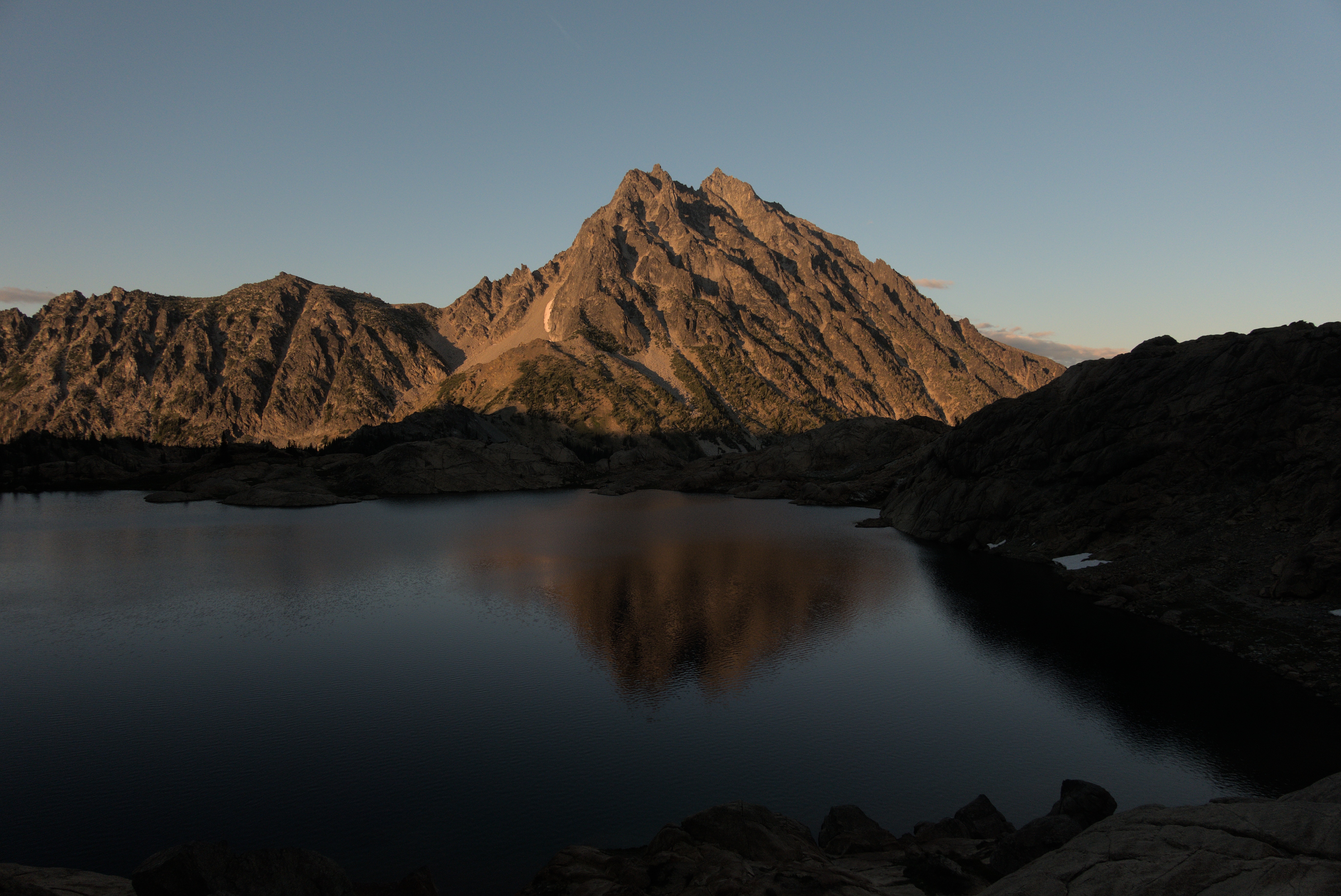4K Mountain Lake Reflection in Washington HD Wallpaper