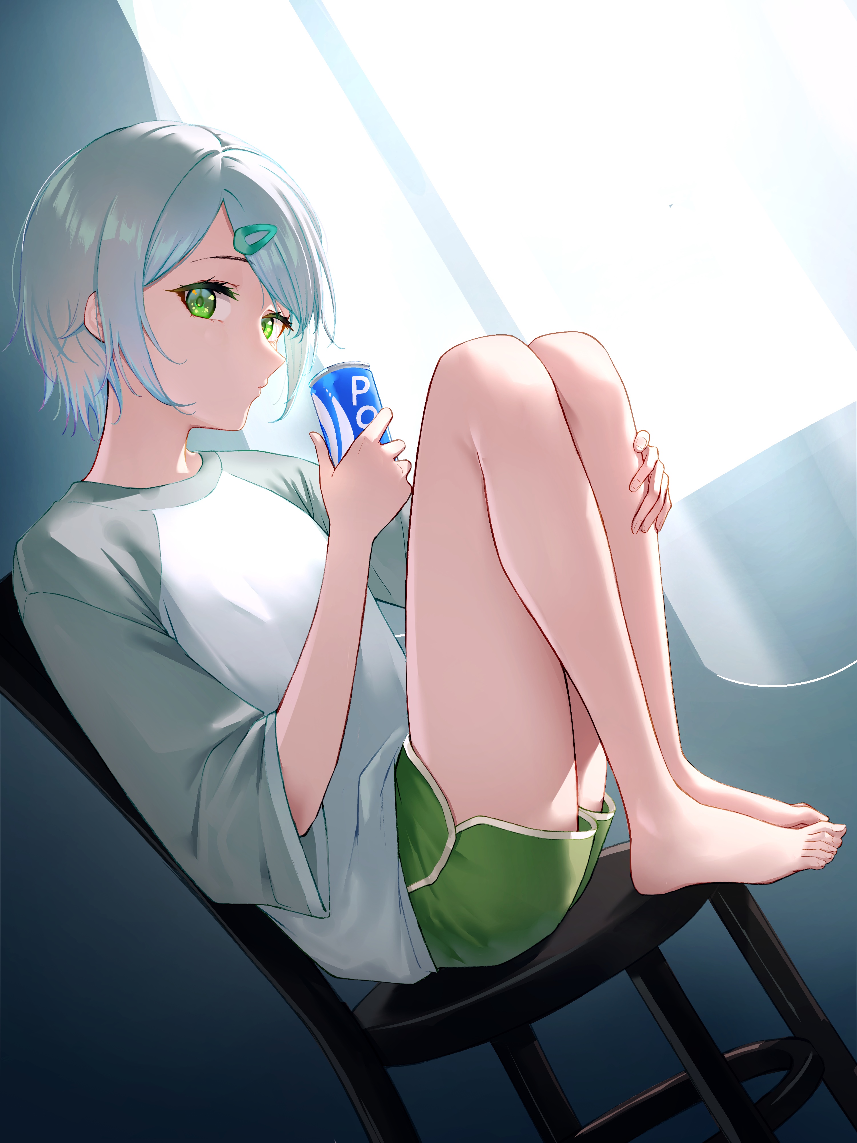Girl with green eyes holding a soda can HD Phone Wallpaper