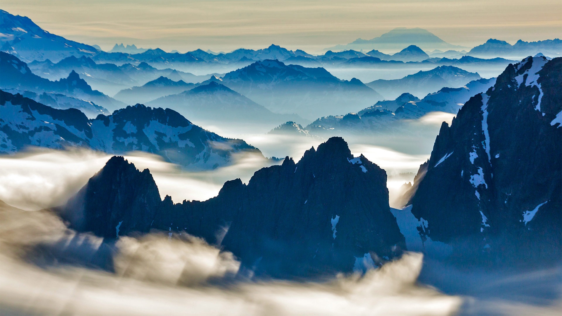 Misty Mountains in North Cascades National Park HD Wallpaper