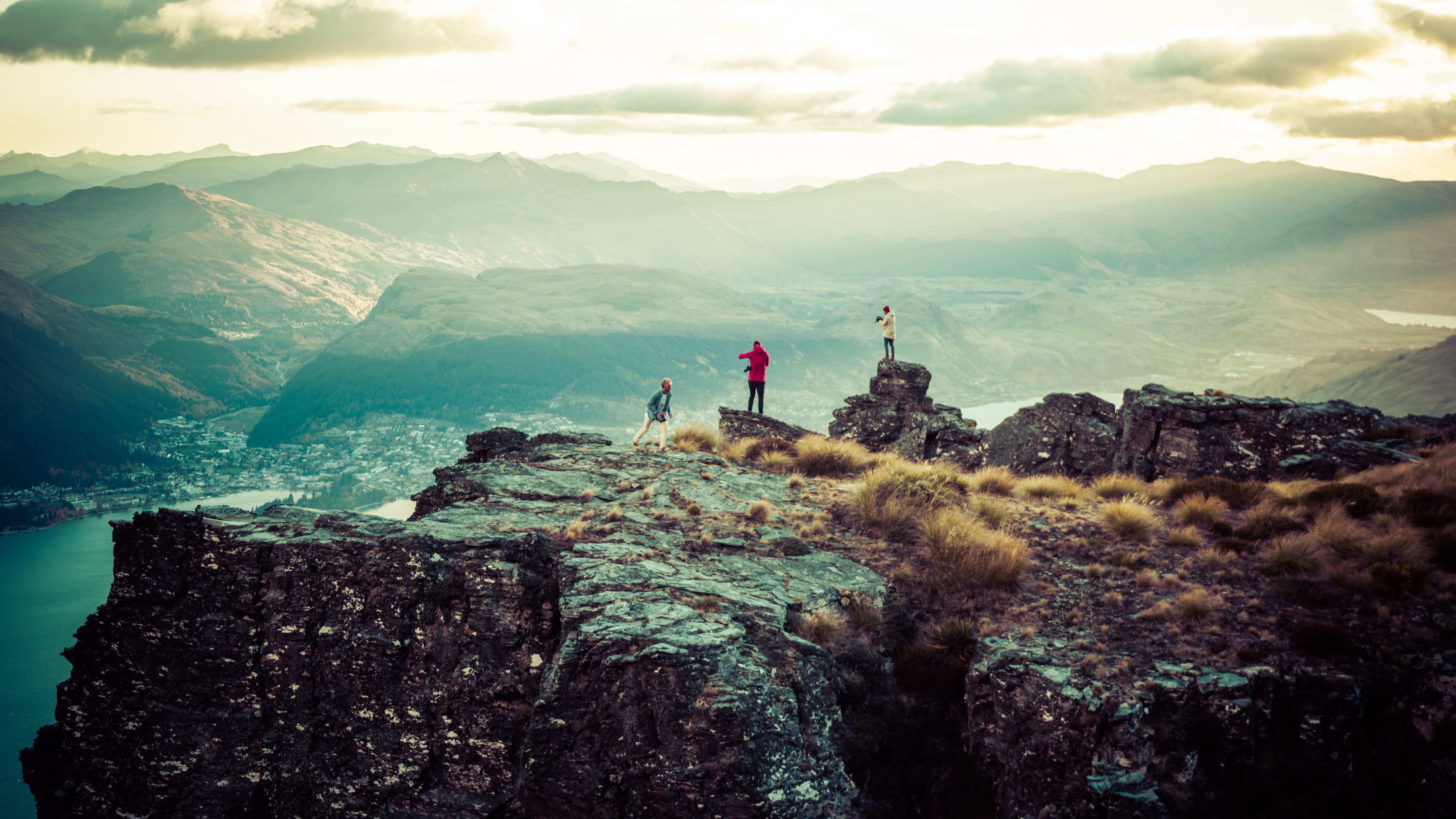 4K view of Queenstown landscape from rocky mountains HD Wallpaper