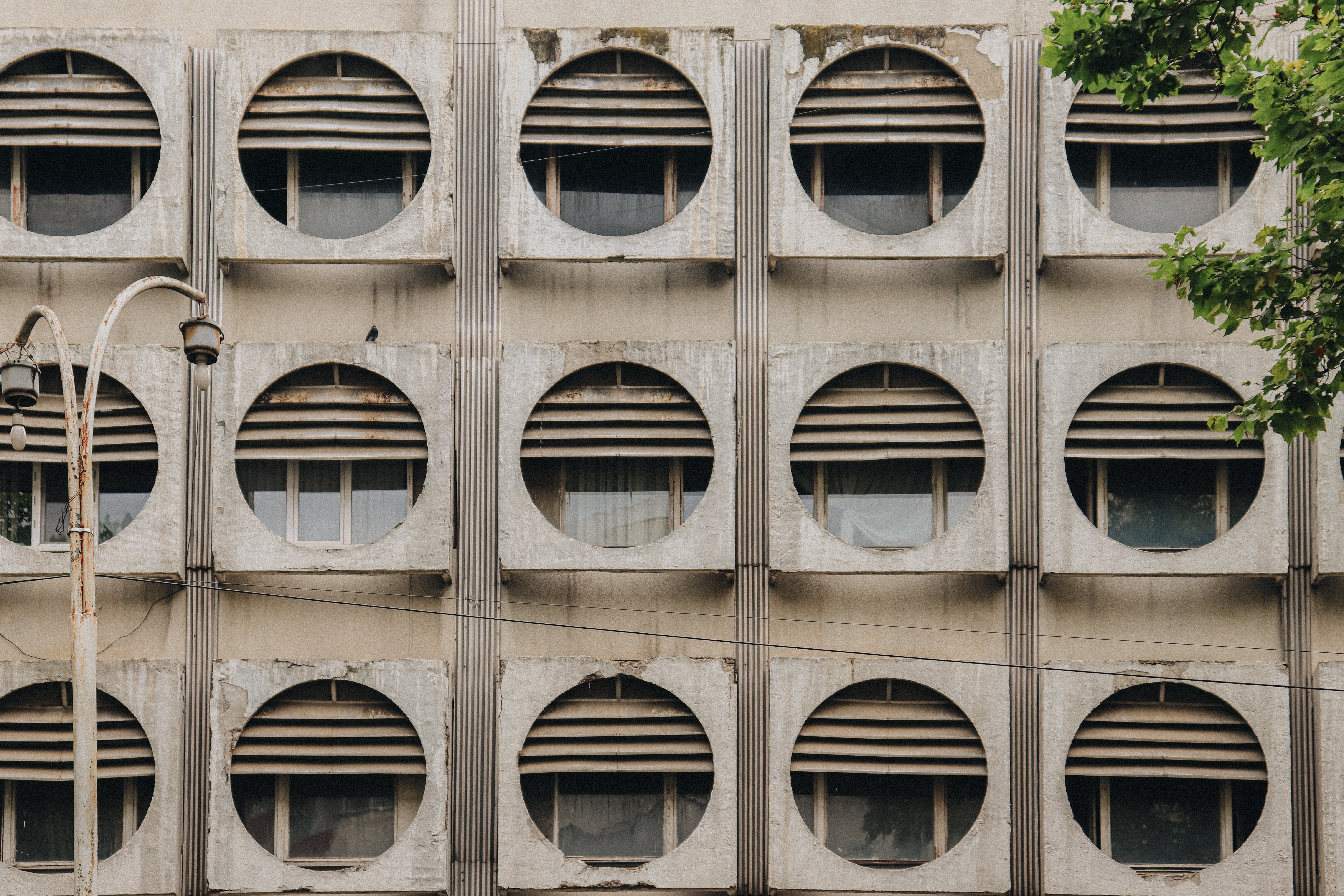 Urban building with circular windows HD Wallpaper