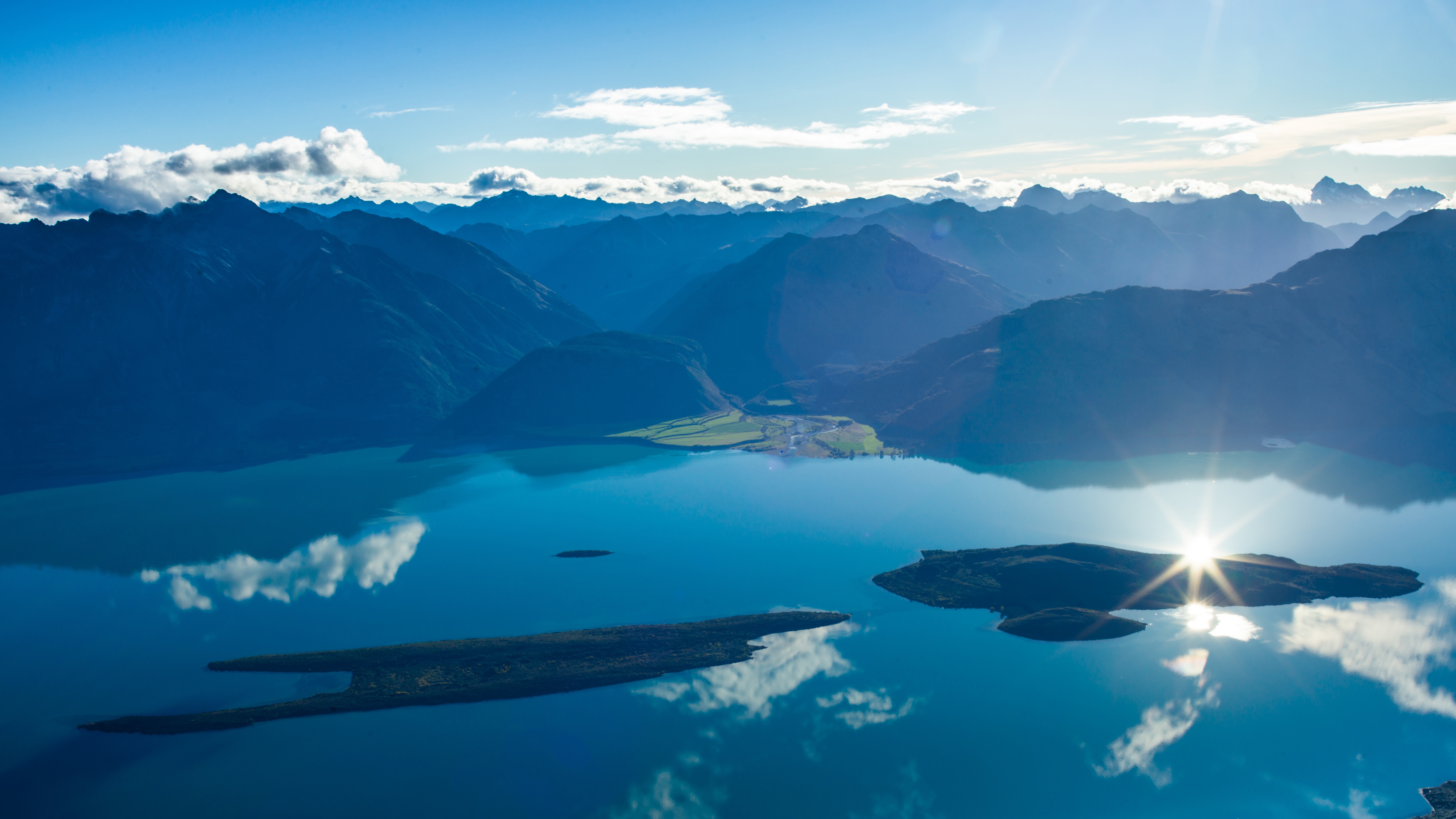 4K landscape of Queenstown, New Zealand with mountains and water HD Wallpaper