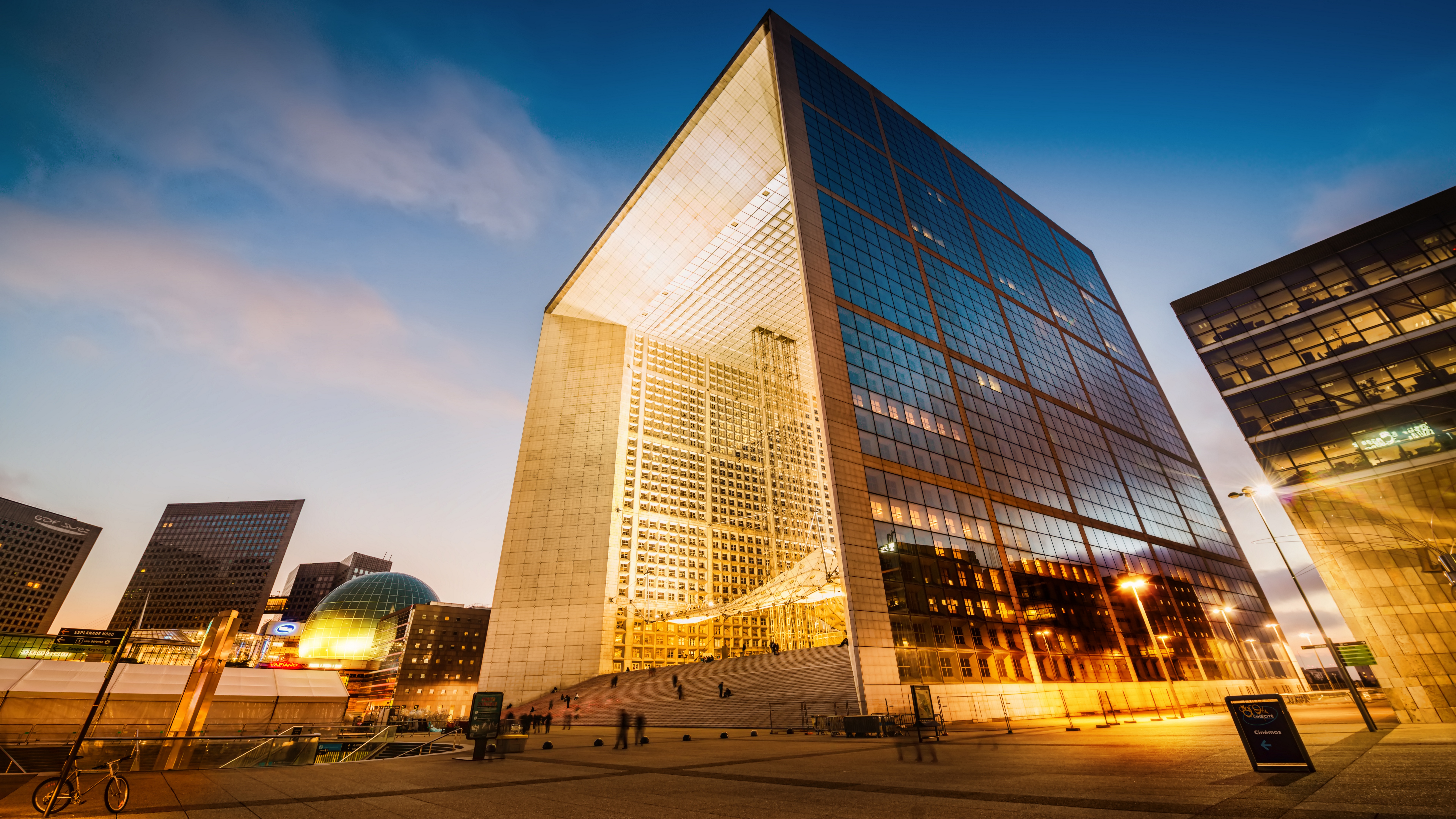 4K La Grande Arche de la Défense at night HD Wallpaper