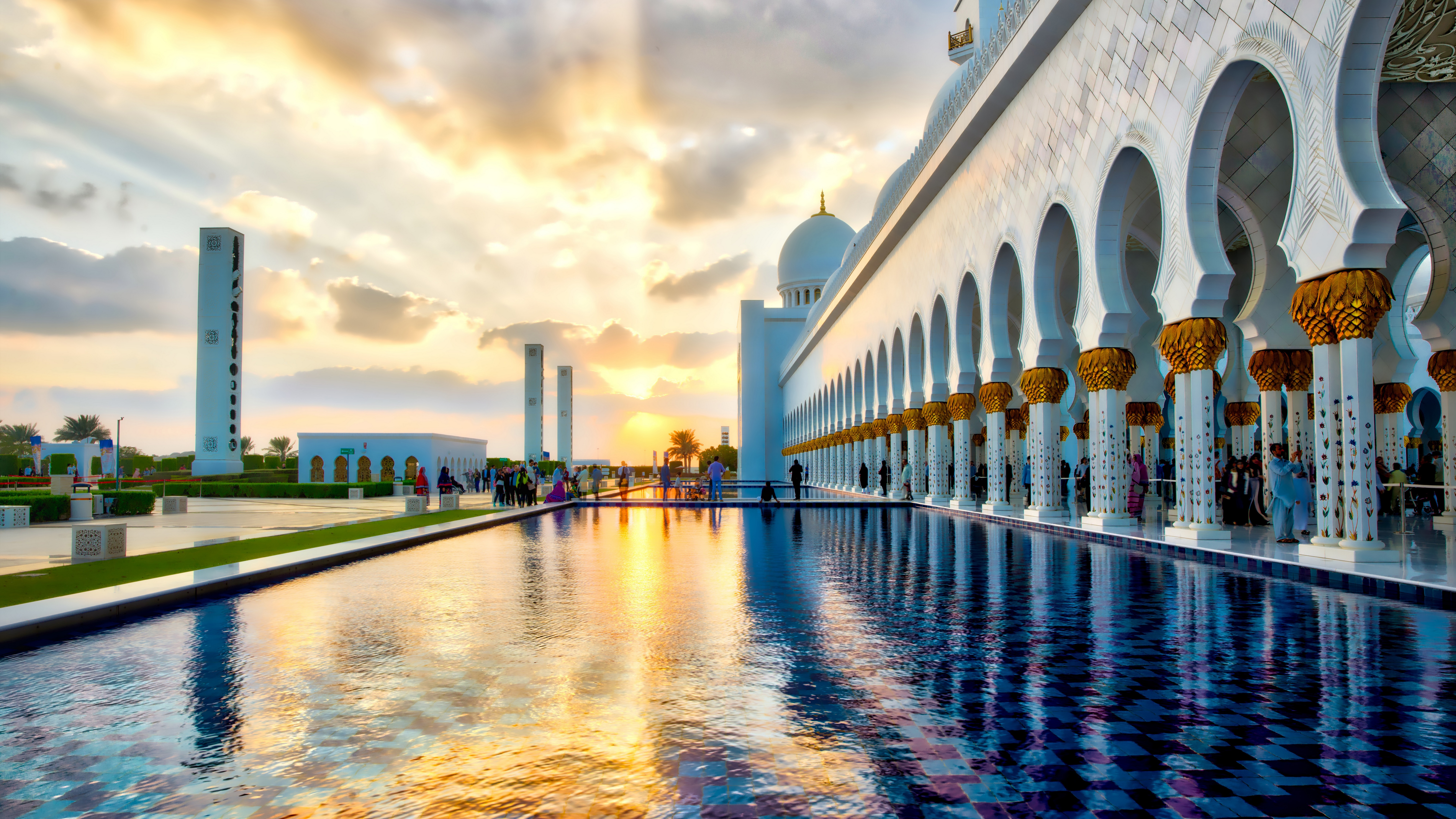 Sheikh Zayed Grand Mosque, Abu Dhabi at Sunset HD Wallpaper