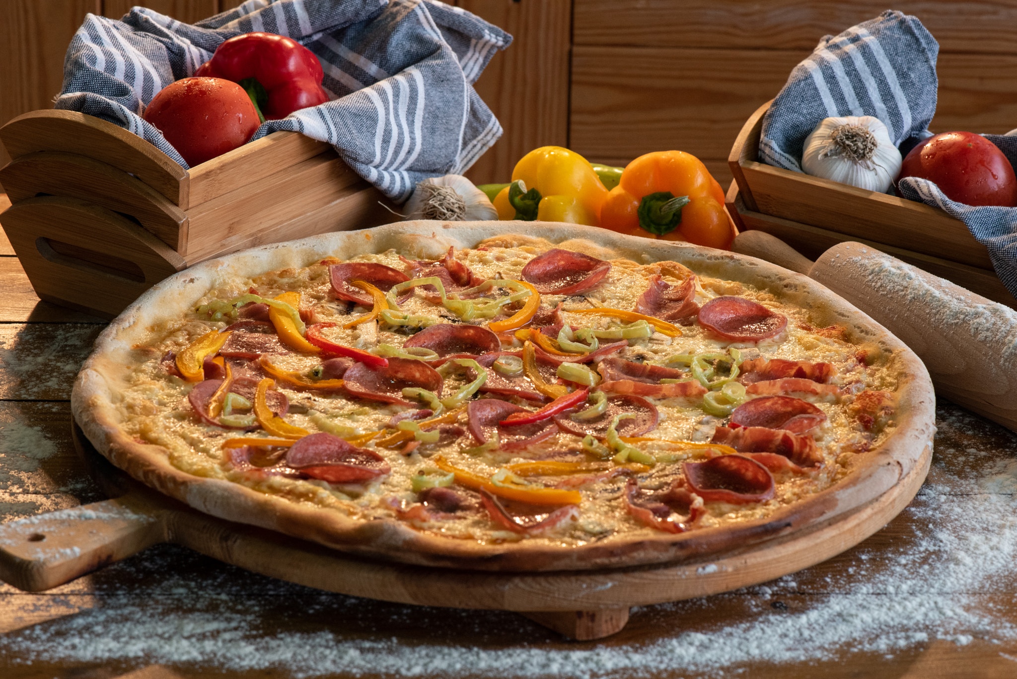 Pizza with salami and bell peppers on a cutting board HD Wallpaper