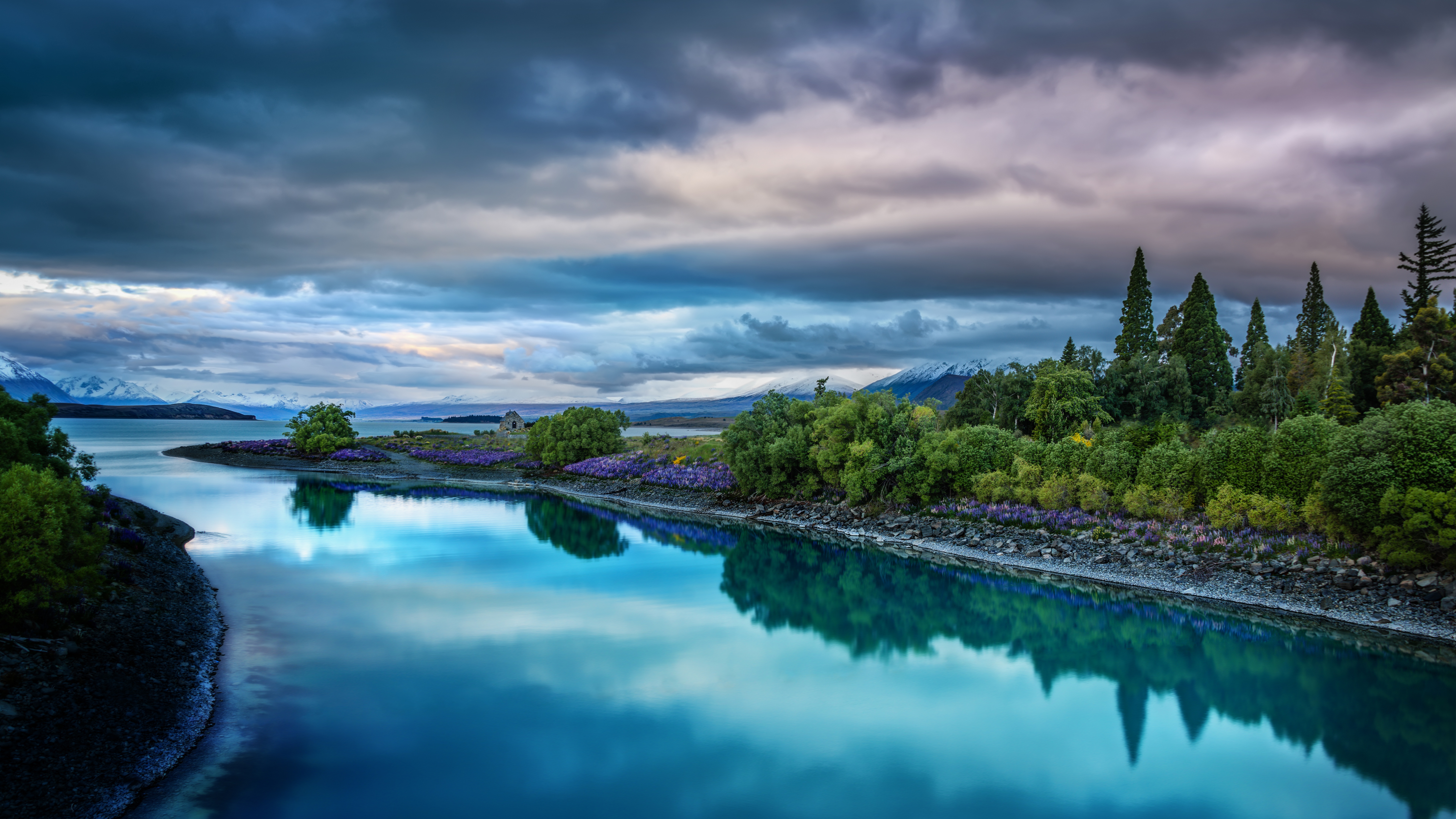 4K Lake Tekapo with Mountains and Reflection HD Wallpaper