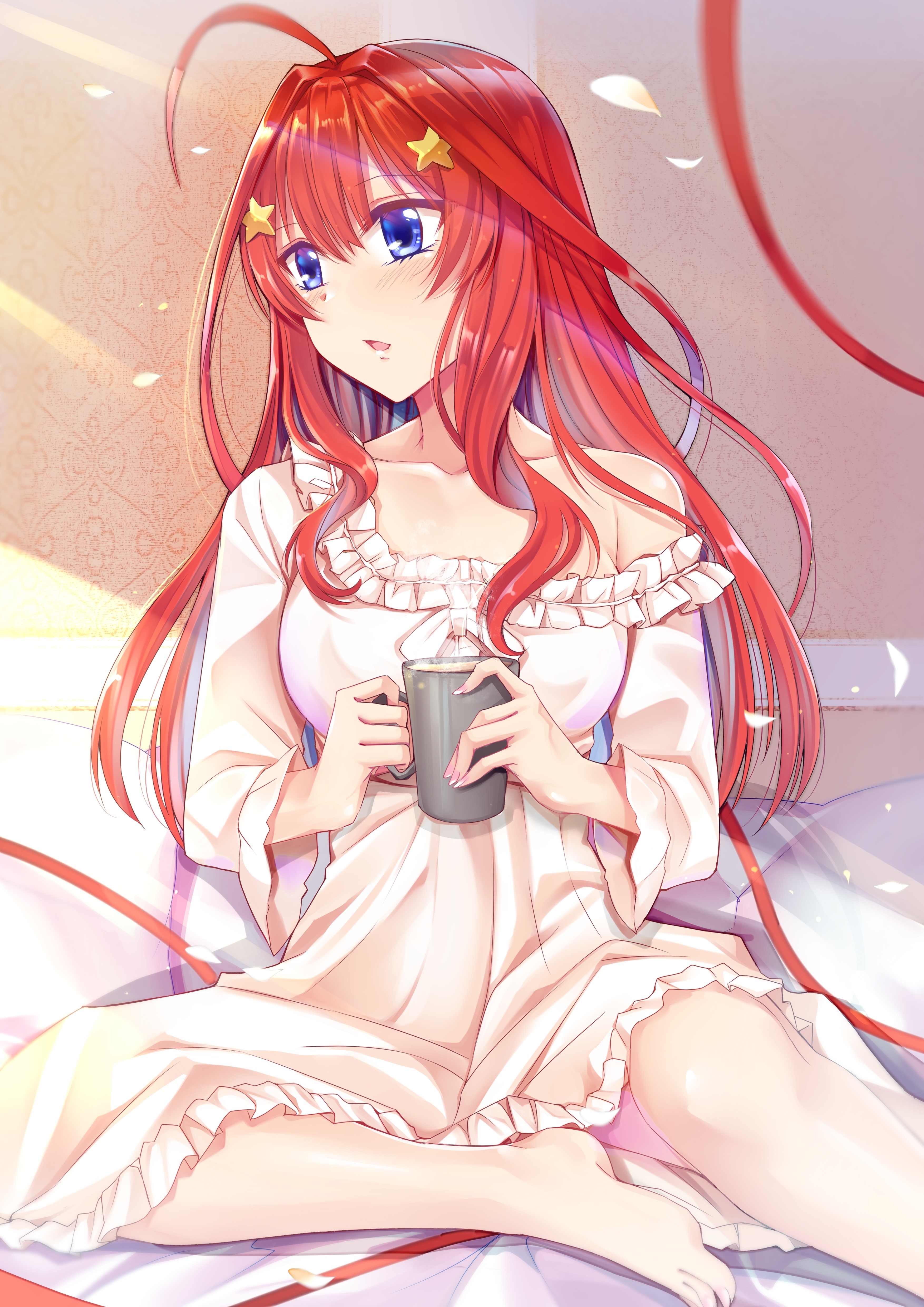 Nakano Itsuki from 5-toubun no Hanayome holding a mug HD Phone Wallpaper