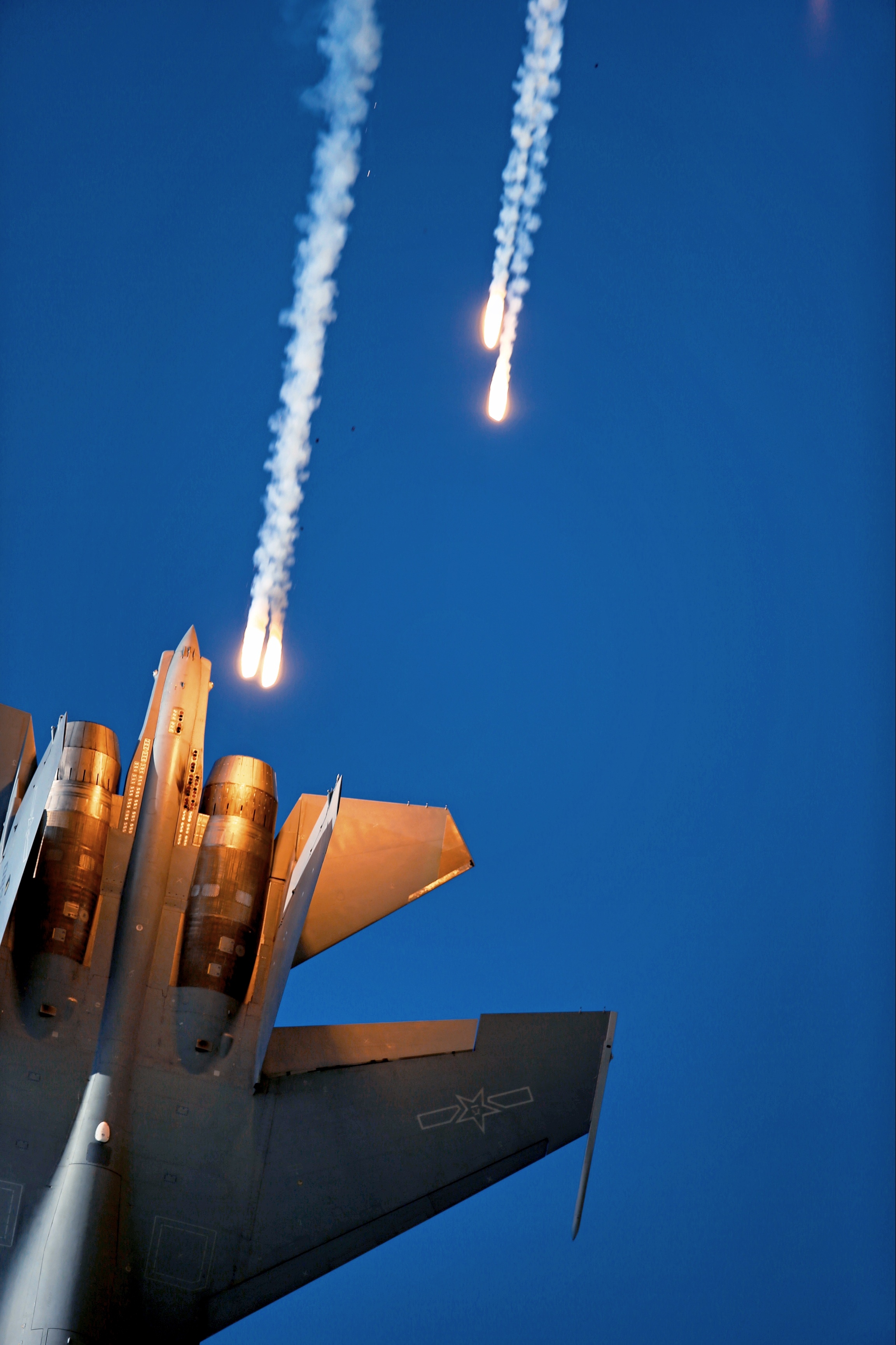 PLAAF J-16 fighter jet launches flares HD Phone Wallpaper