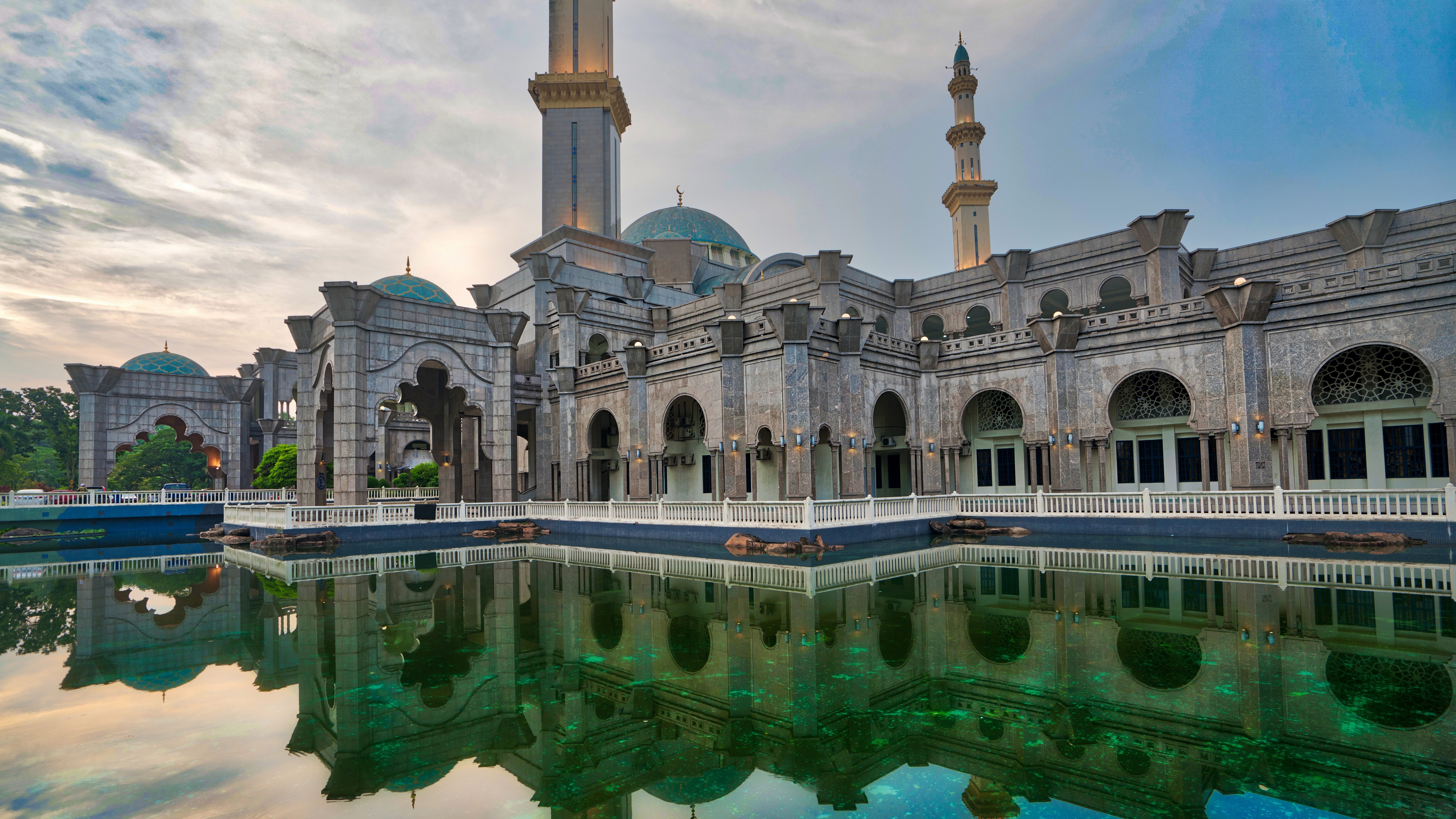 4K Mosque Reflection in Water, Kuala Lumpur, Malaysia HD Wallpaper