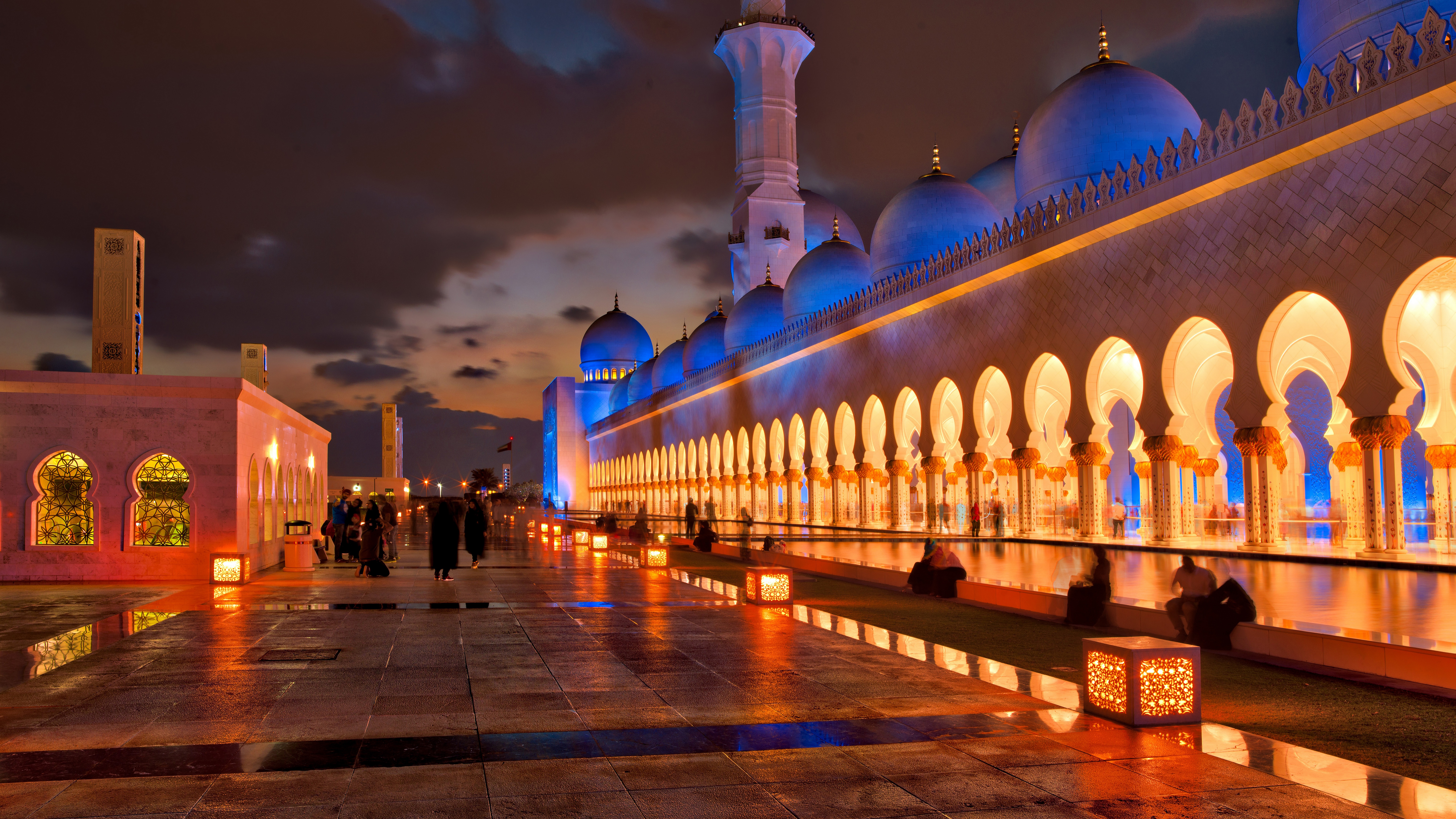 Sheikh Zayed Grand Mosque in Abu Dhabi at night HD Wallpaper