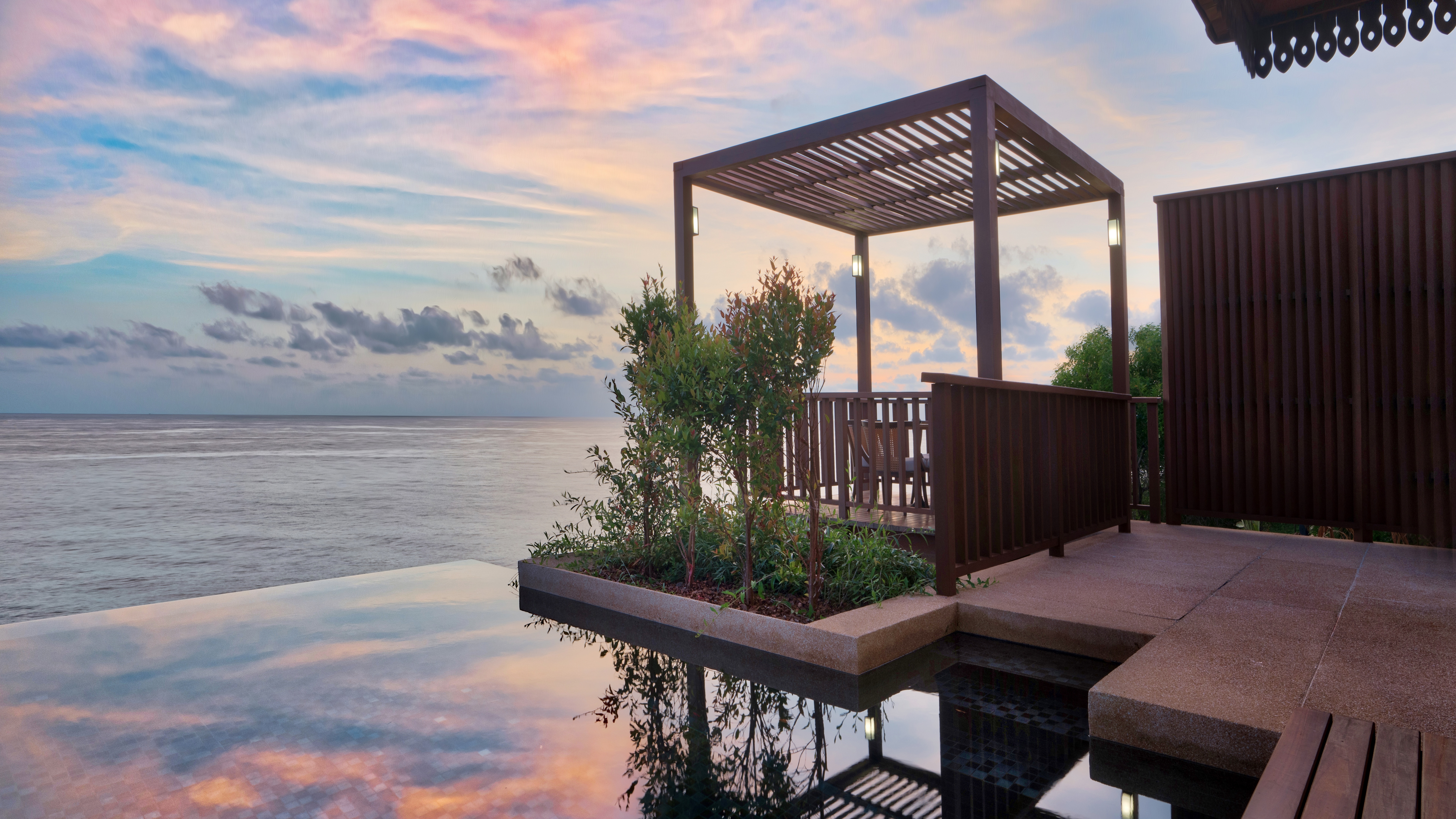 4K Sea and Sky Reflection at Ko Samui, Thailand HD Wallpaper