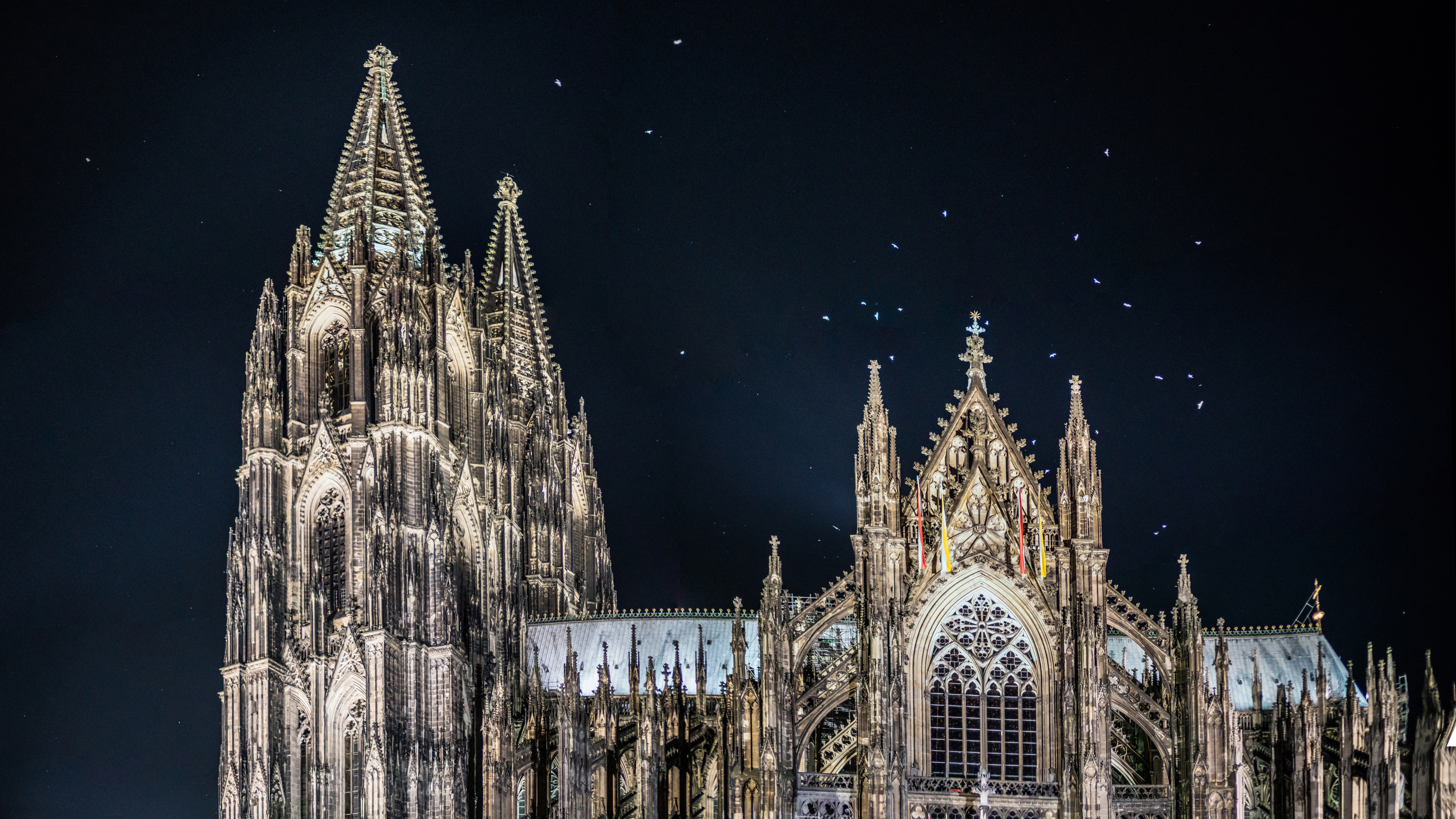 4K Cologne Cathedral at Night HD Wallpaper