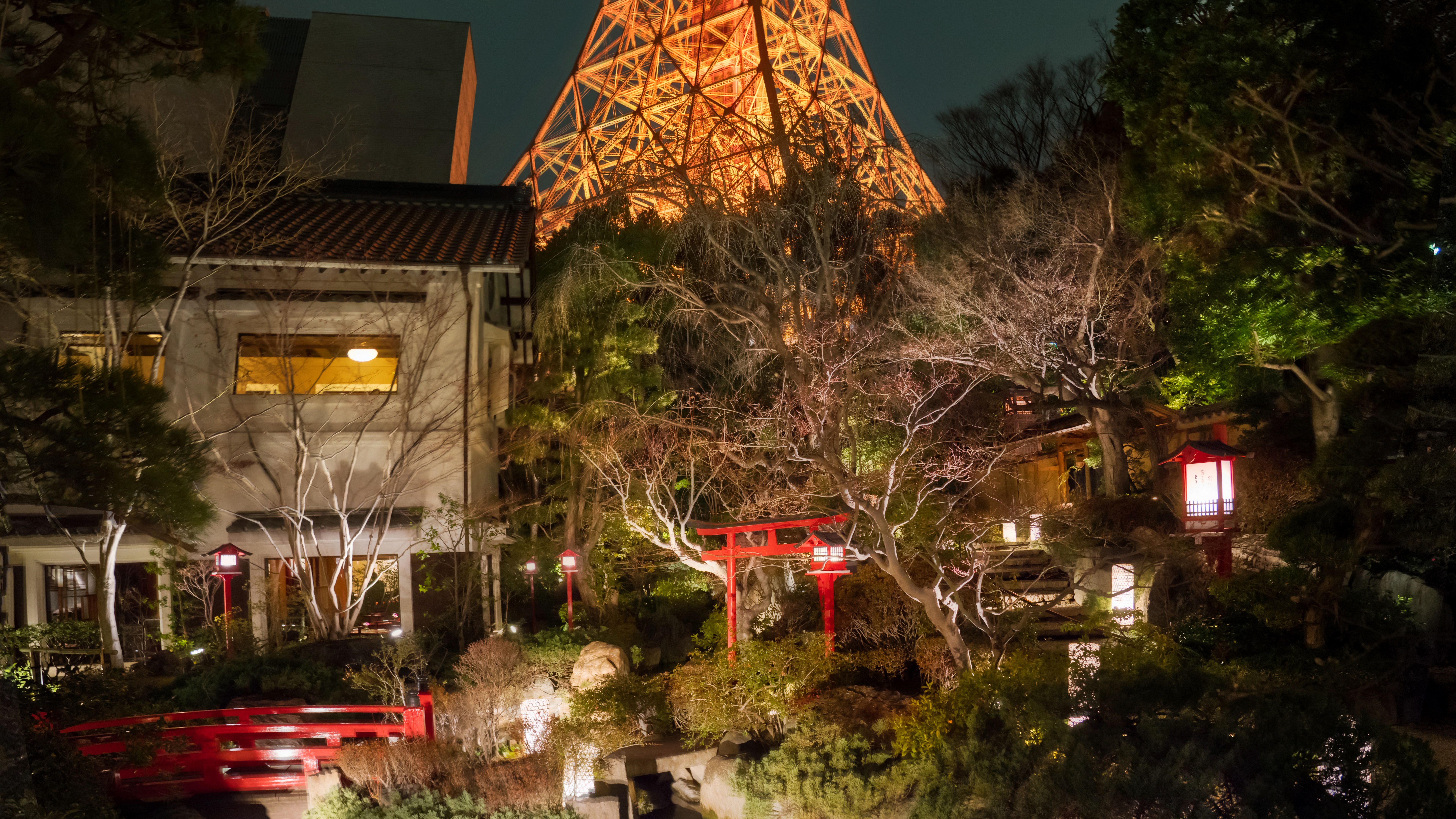 4K Tokyo Japan Torii Lanterns and Tokyo Tower HD Wallpaper