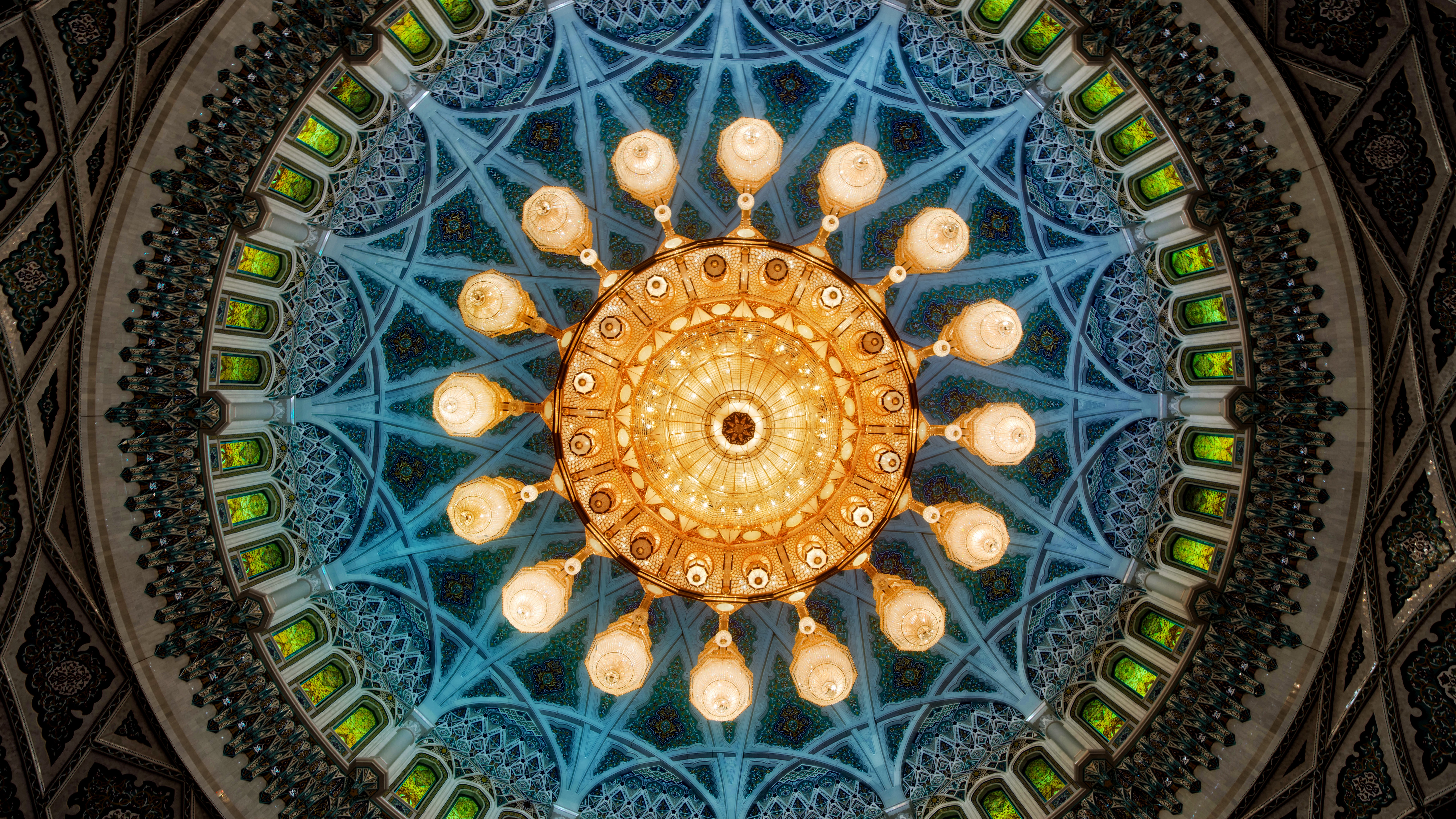 Sultan Qaboos Grand Mosque Chandelier in Muscat, Oman HD Wallpaper
