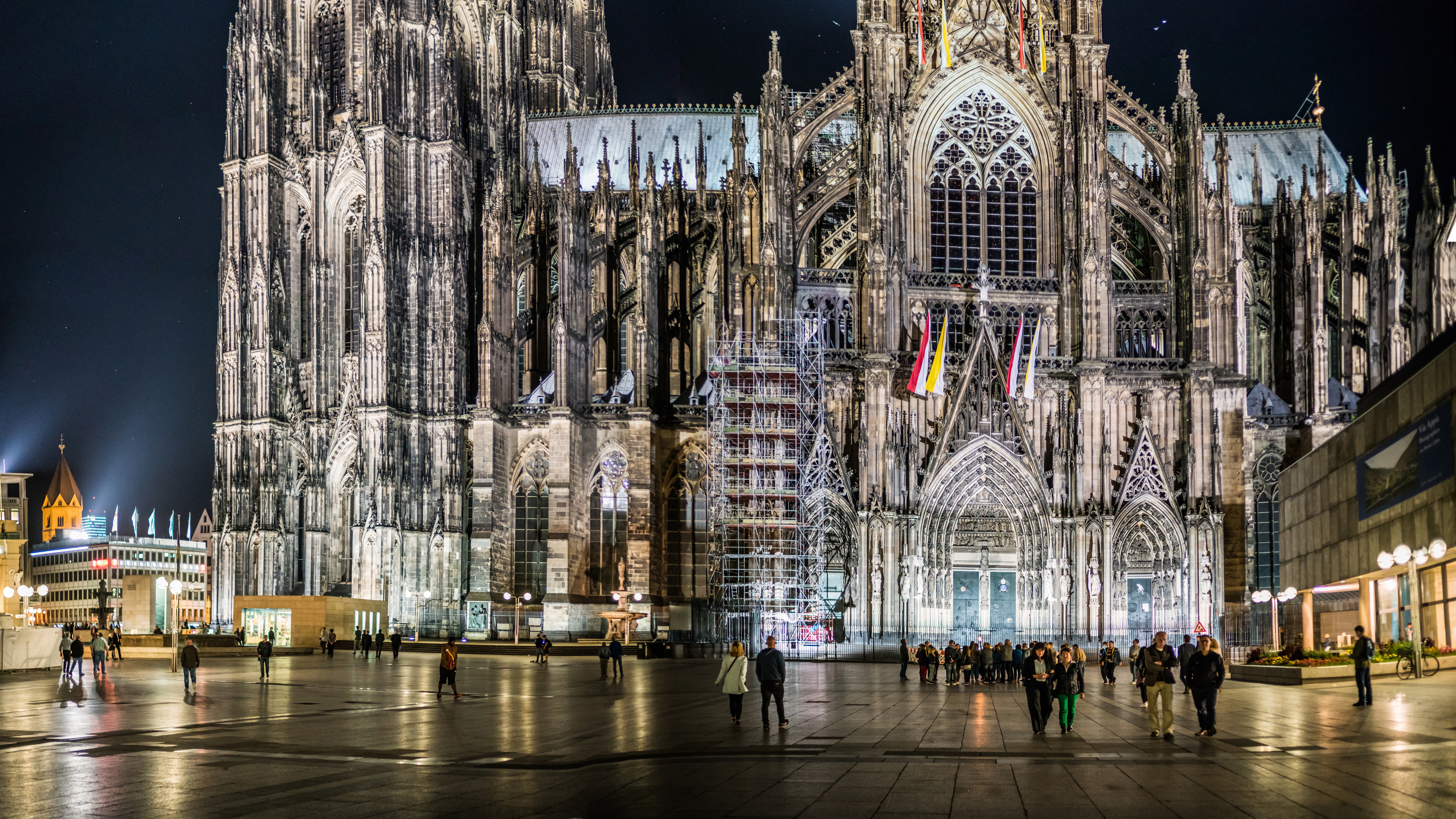 Cologne Cathedral at Night HD Wallpaper
