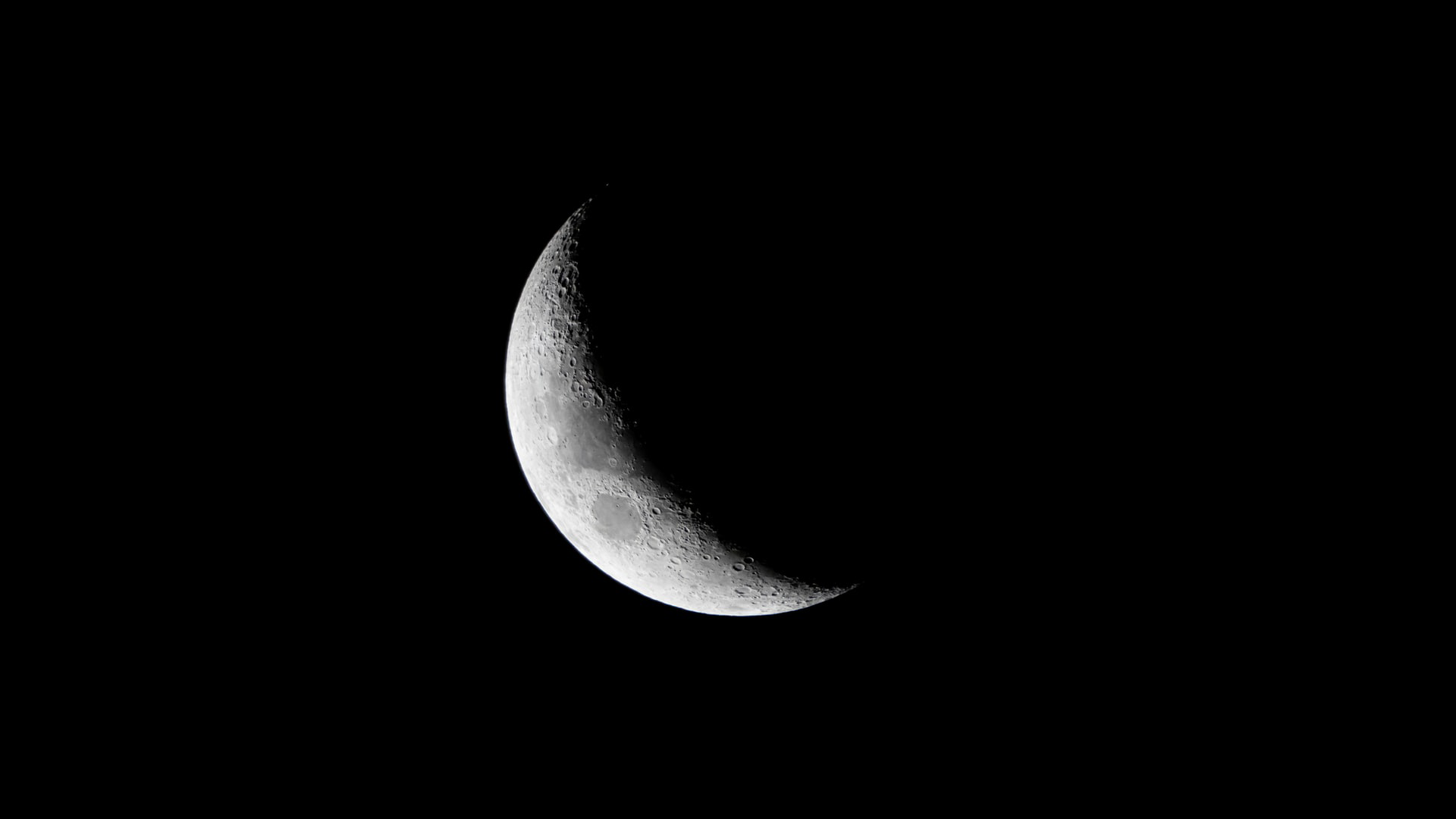 Crescent Moon in a Dark Sky HD Wallpaper