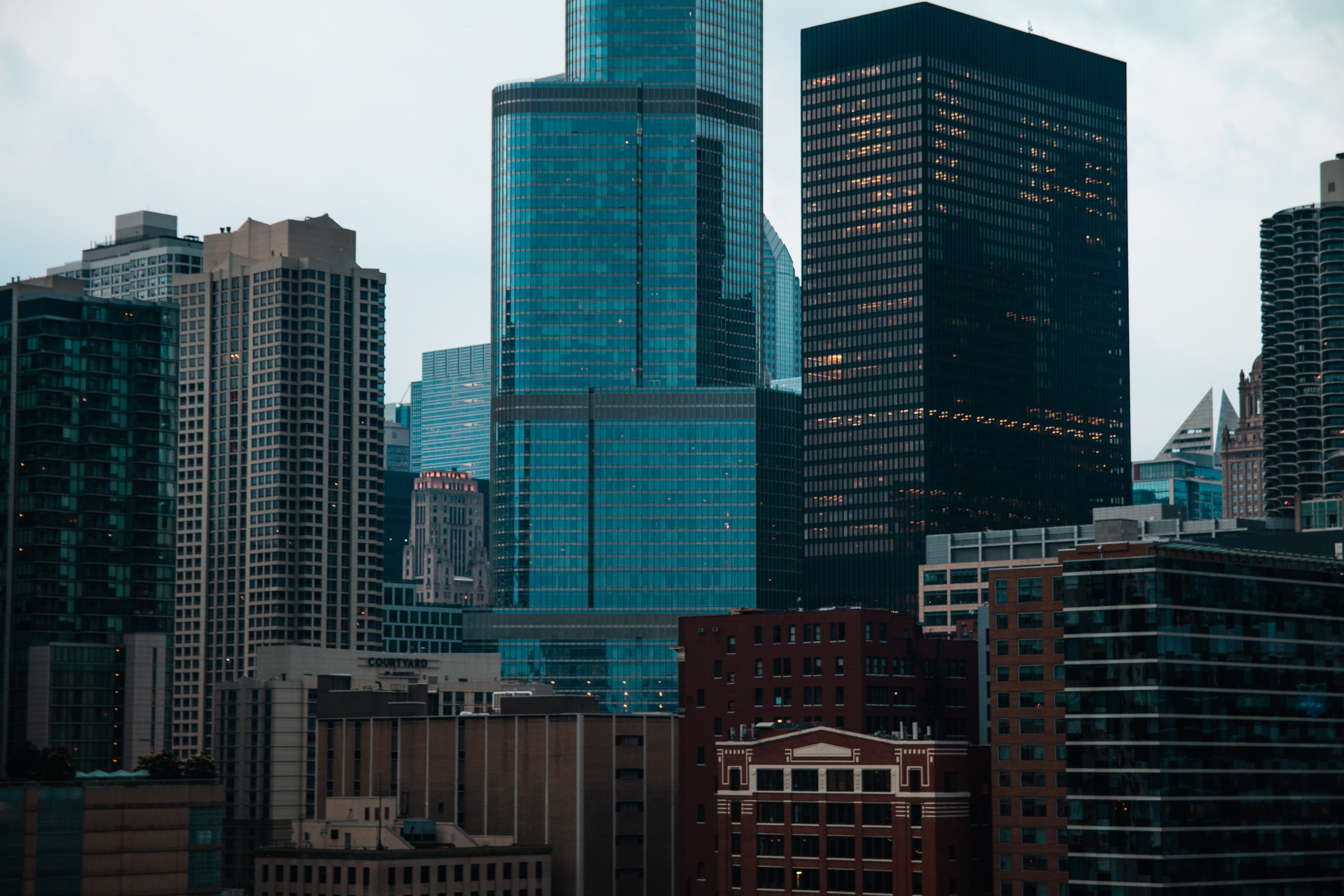 Chicago skyscrapers under a cloudy sky HD Wallpaper