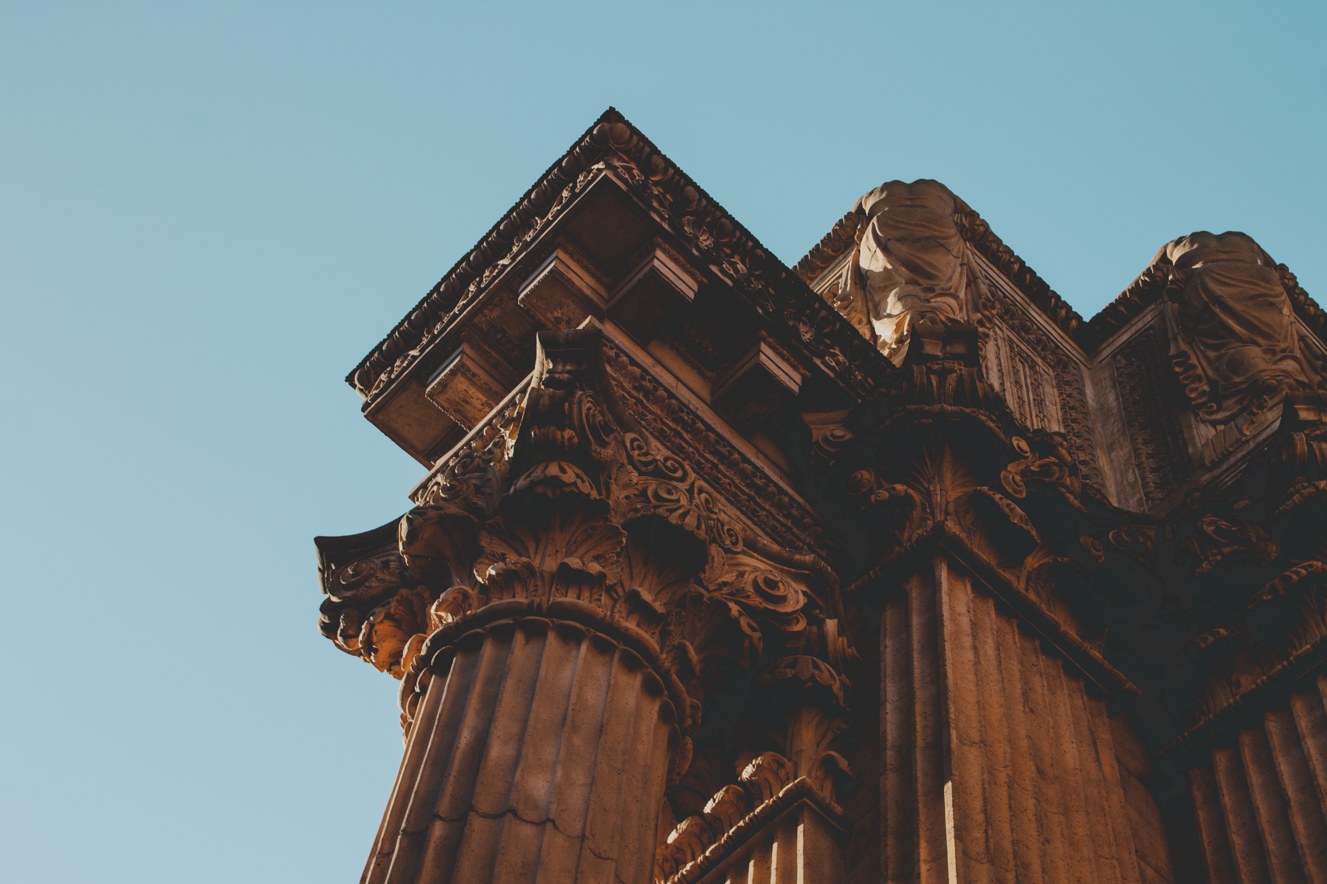 Classical architecture column and building detail HD Wallpaper