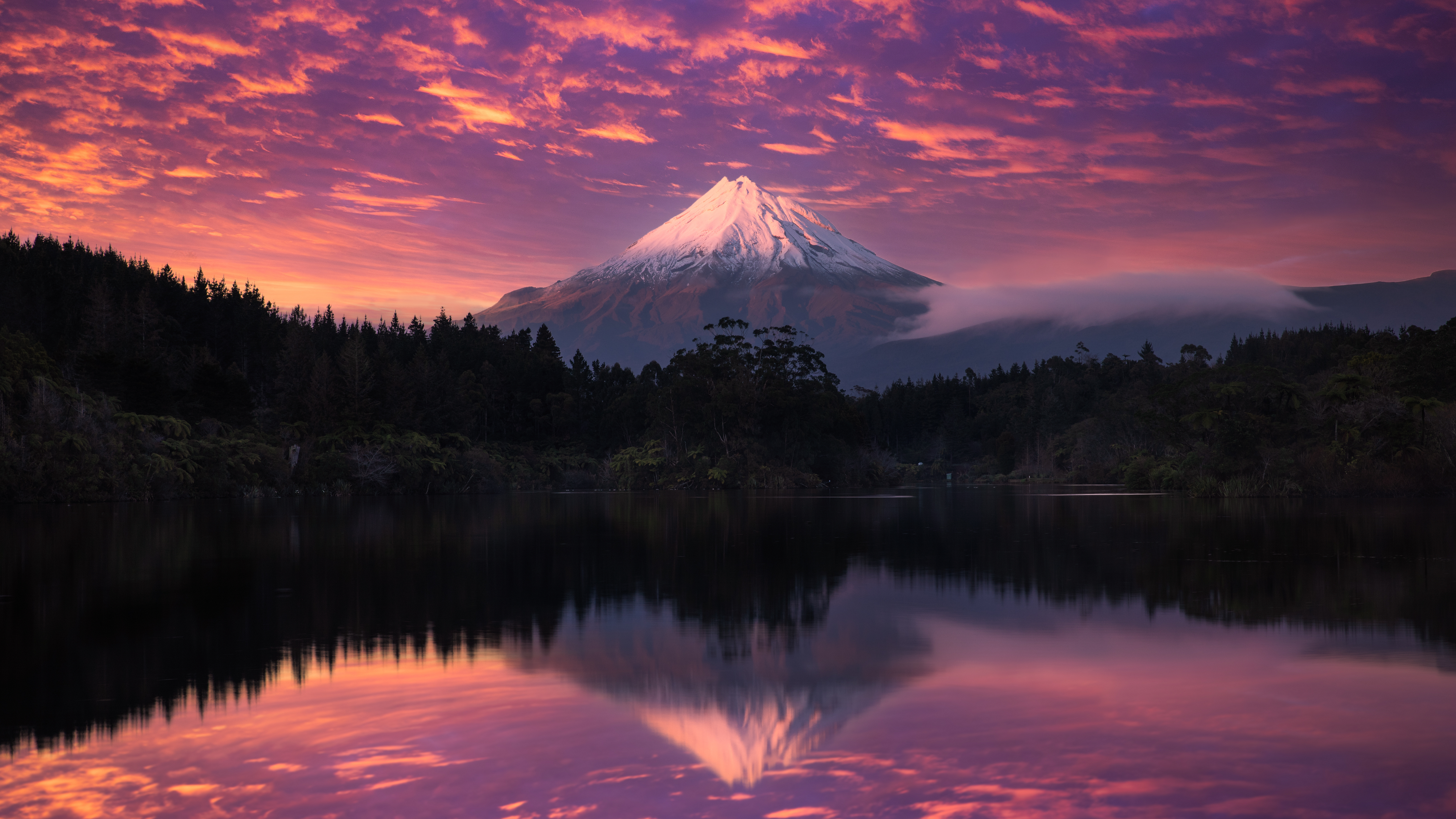 4K sunset reflection of Mount Taranaki, New Zealand HD Wallpaper