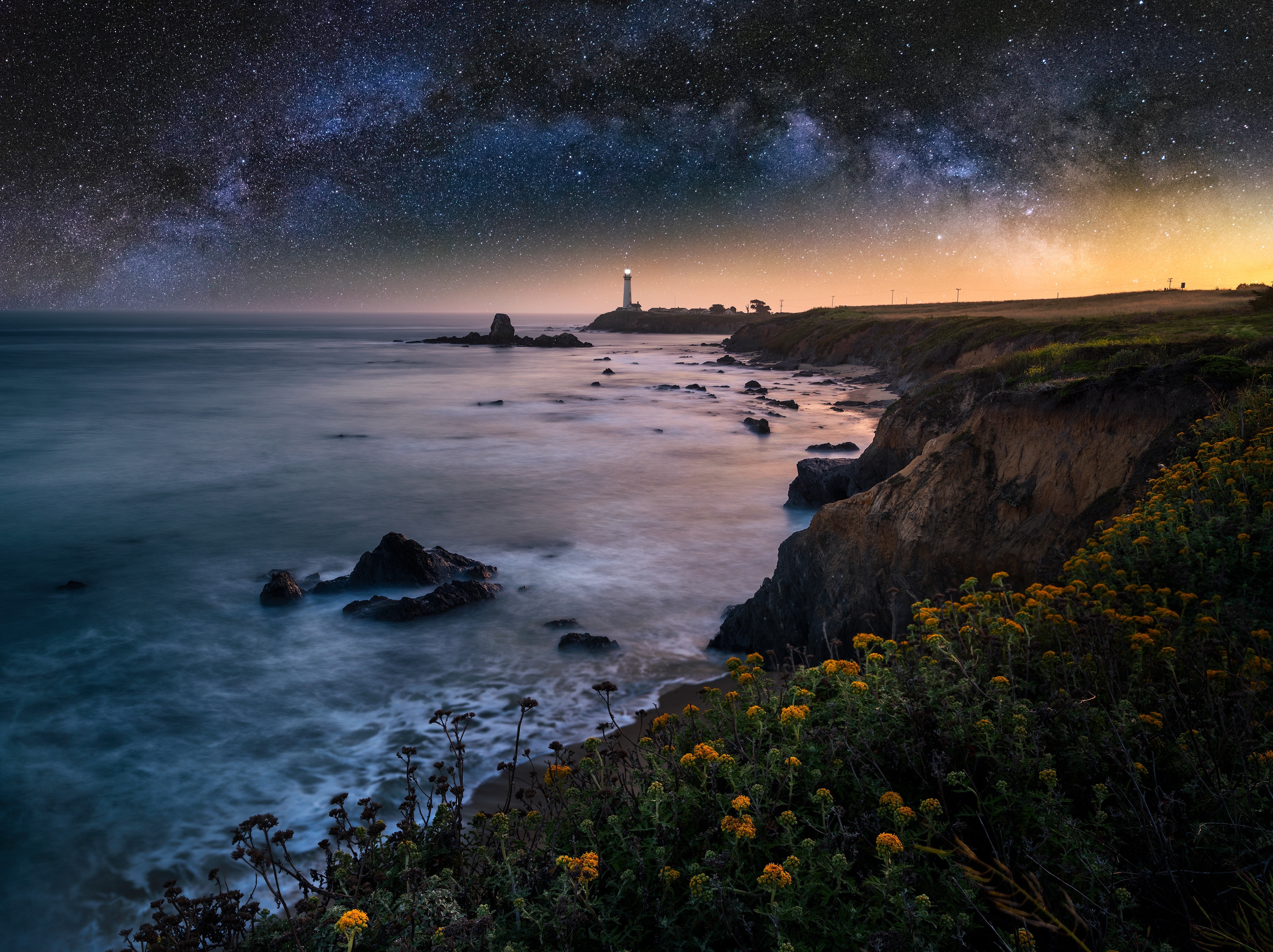 4K California lighthouse nightscape with Milky Way HD Wallpaper