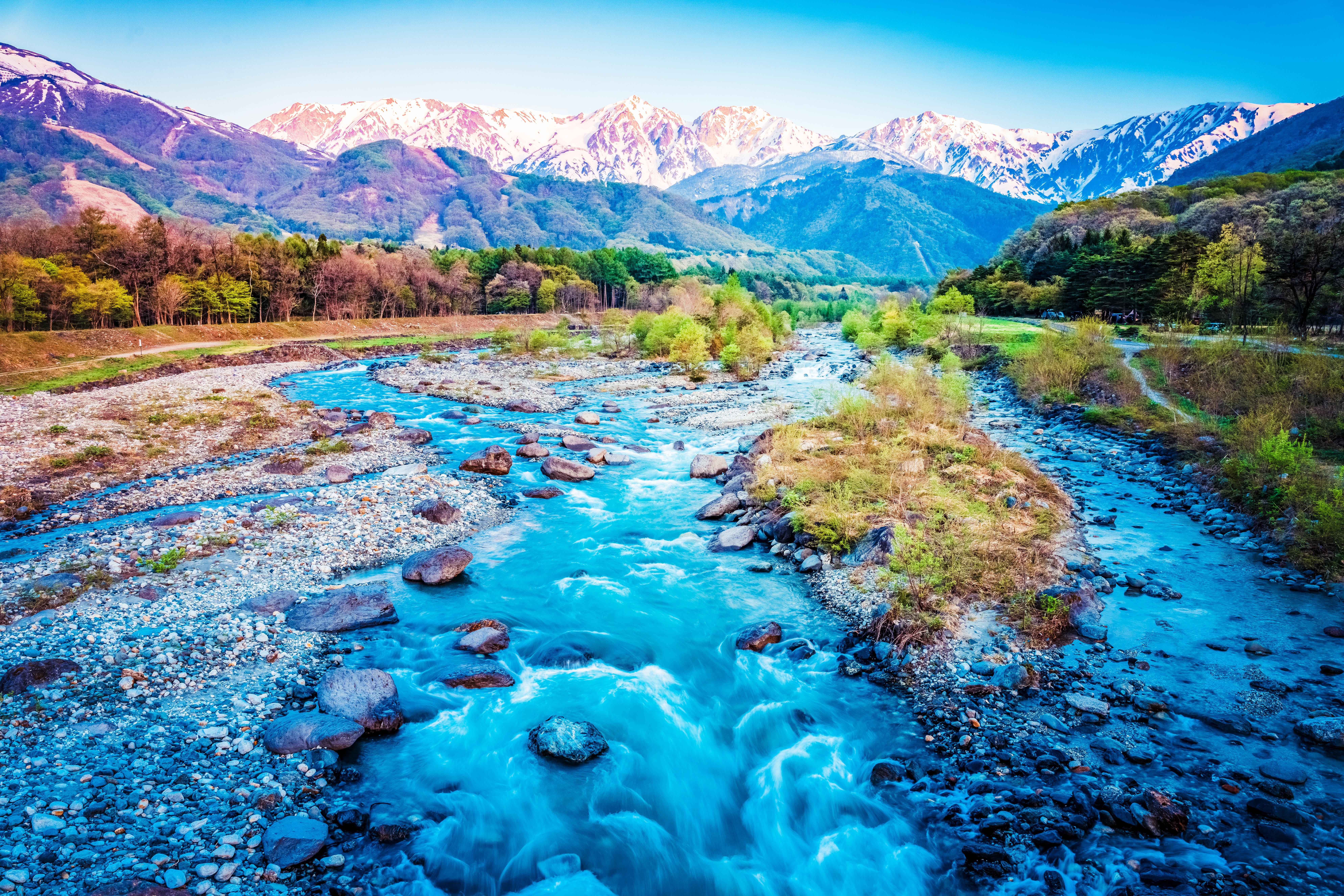 4K river flowing through stones and mountains in Japan HD Wallpaper