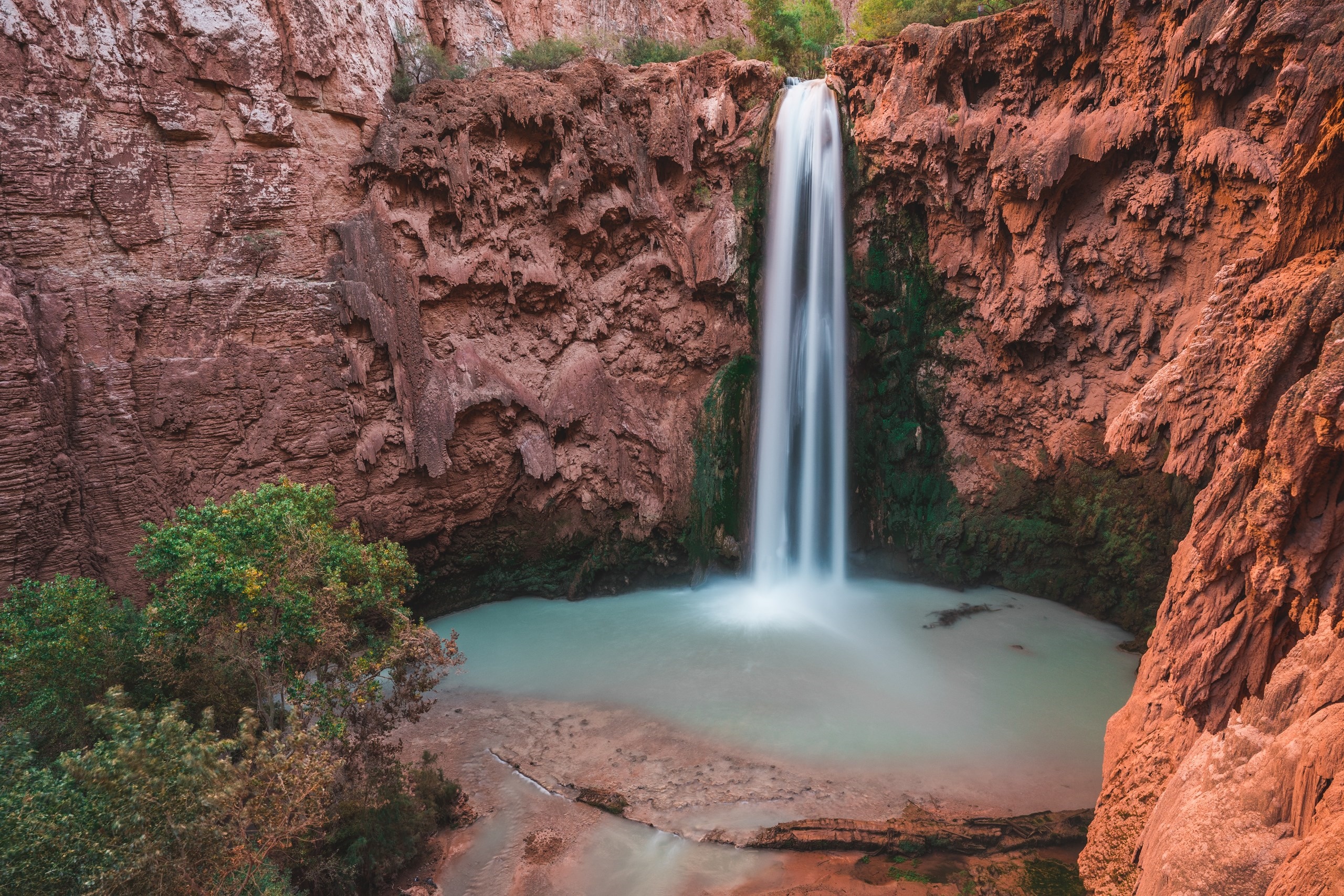 Havasupai Falls waterfall in a rocky canyon HD Wallpaper