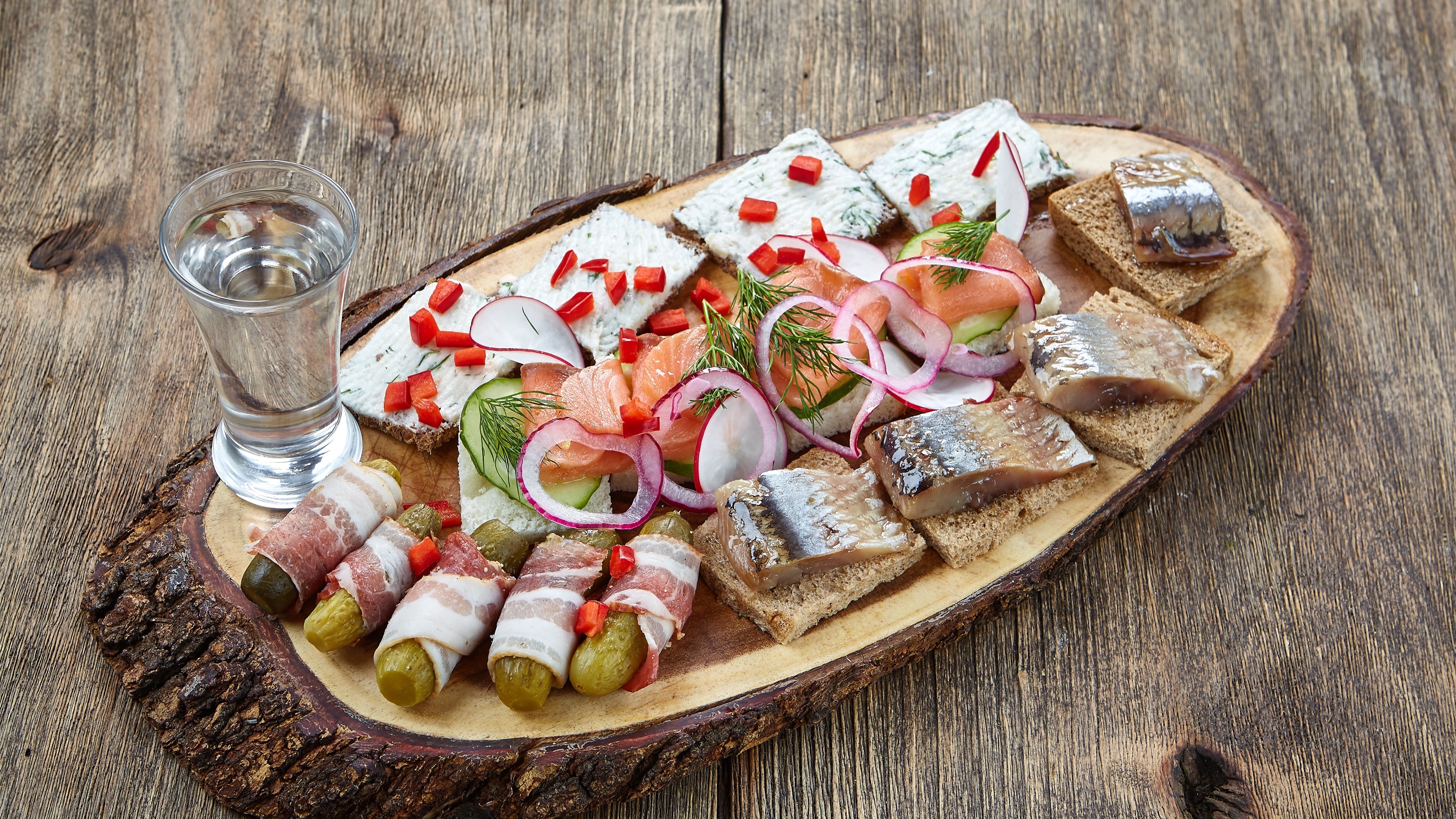 4K food platter with vodka shot HD Wallpaper