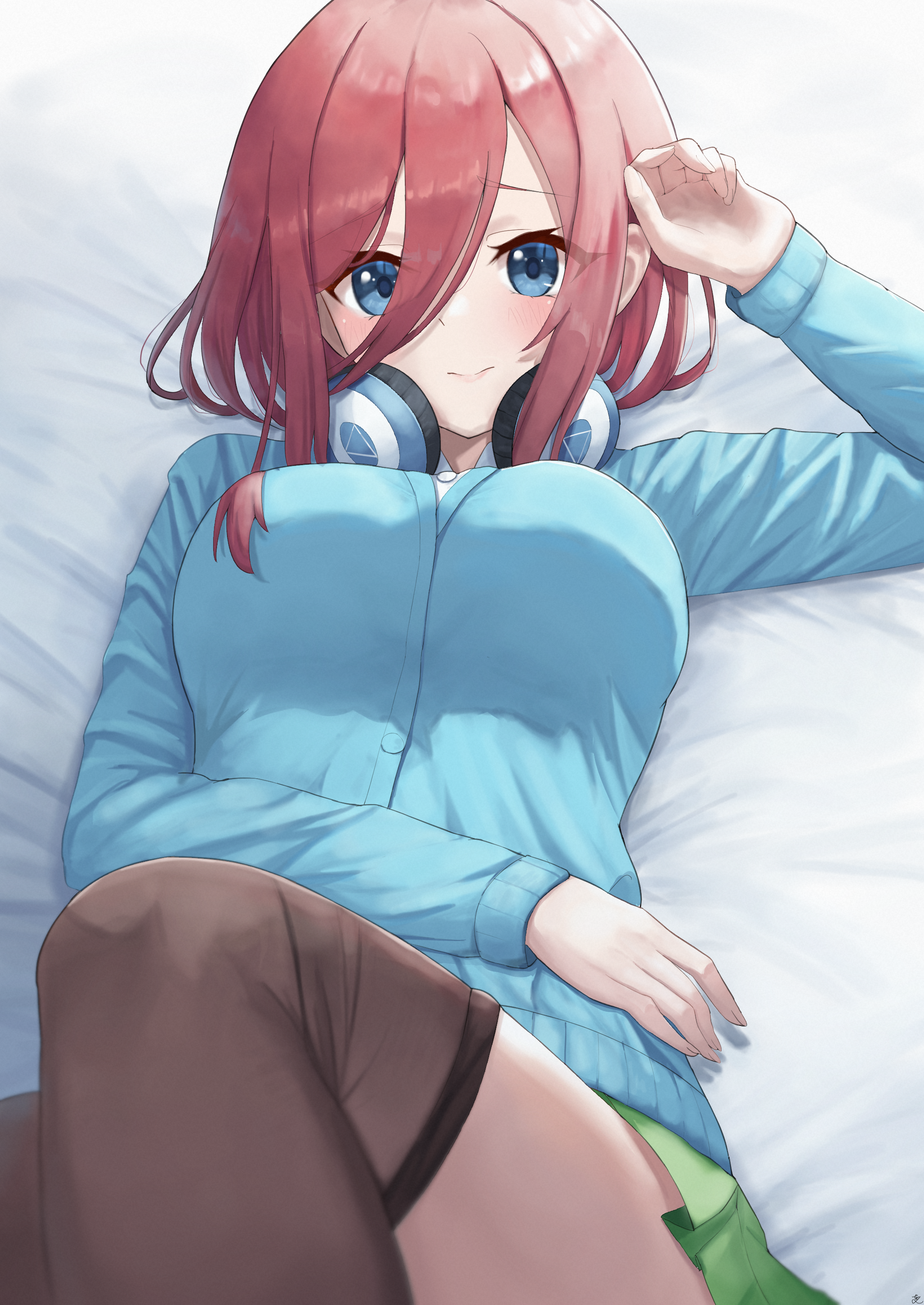 Nakano Miku from 5-toubun no Hanayome lying down HD Phone Wallpaper
