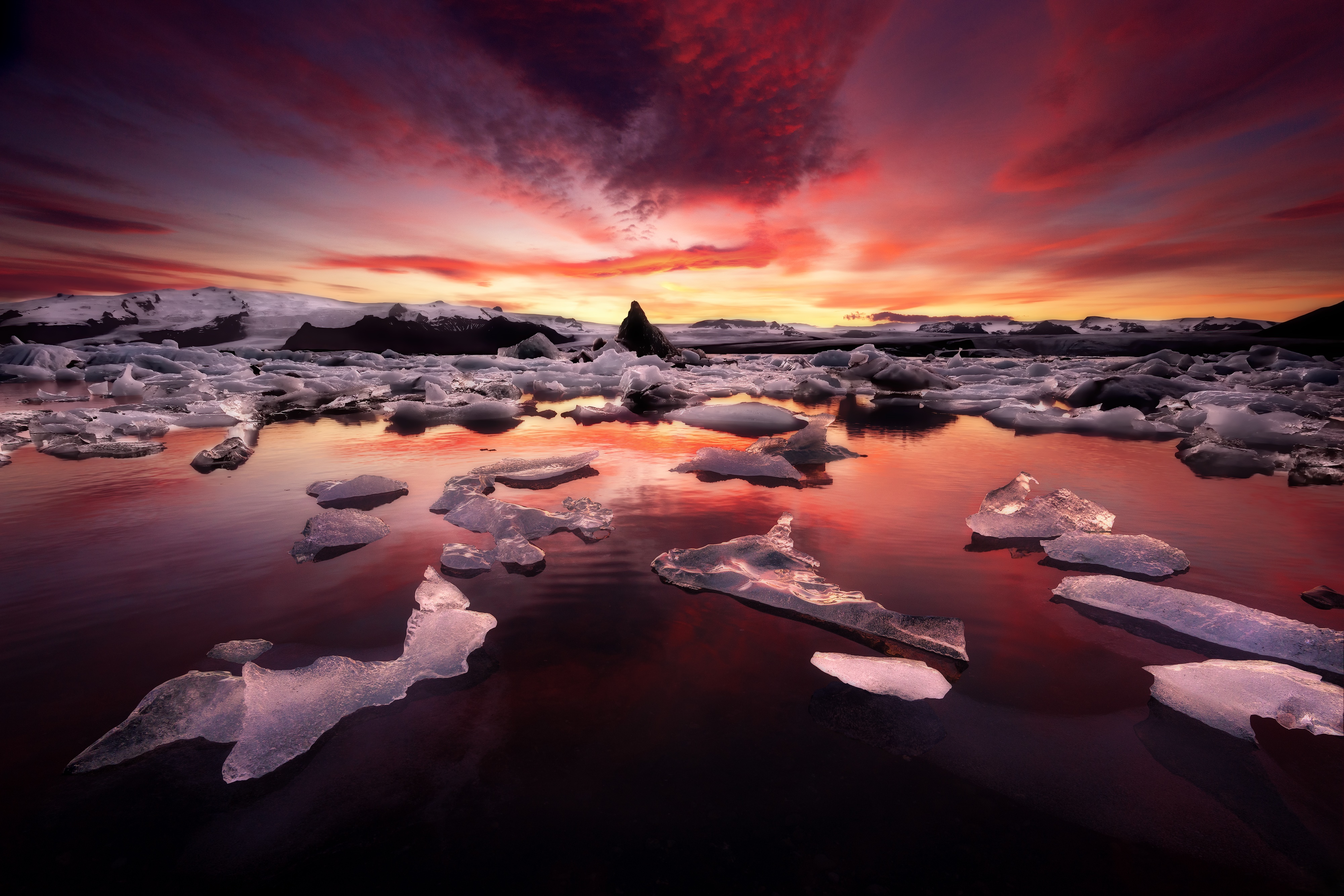 4K Iceland sunset over icebergs and glacier HD Wallpaper