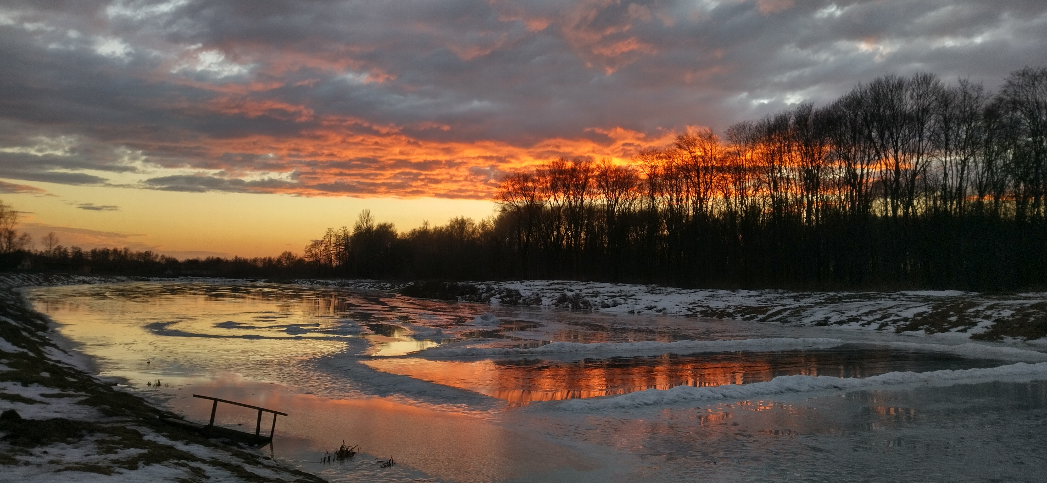 4K sunset over a partially frozen lake in winter HD Wallpaper