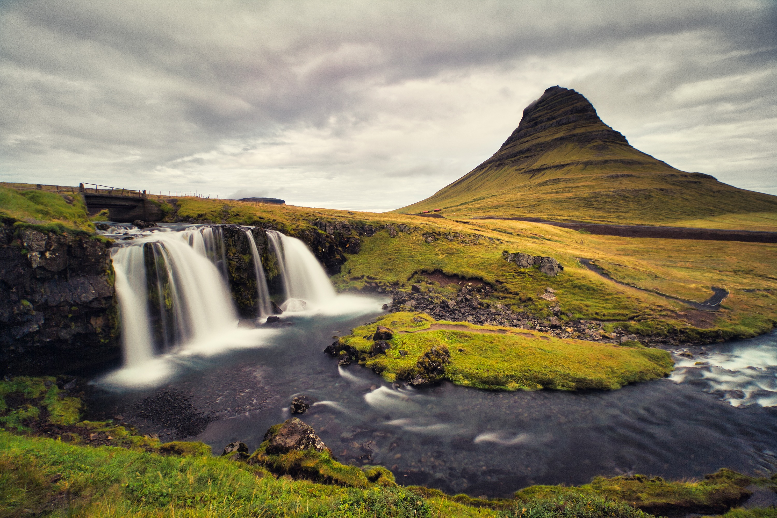 Kirkjufell mountain and waterfall in Iceland HD Wallpaper