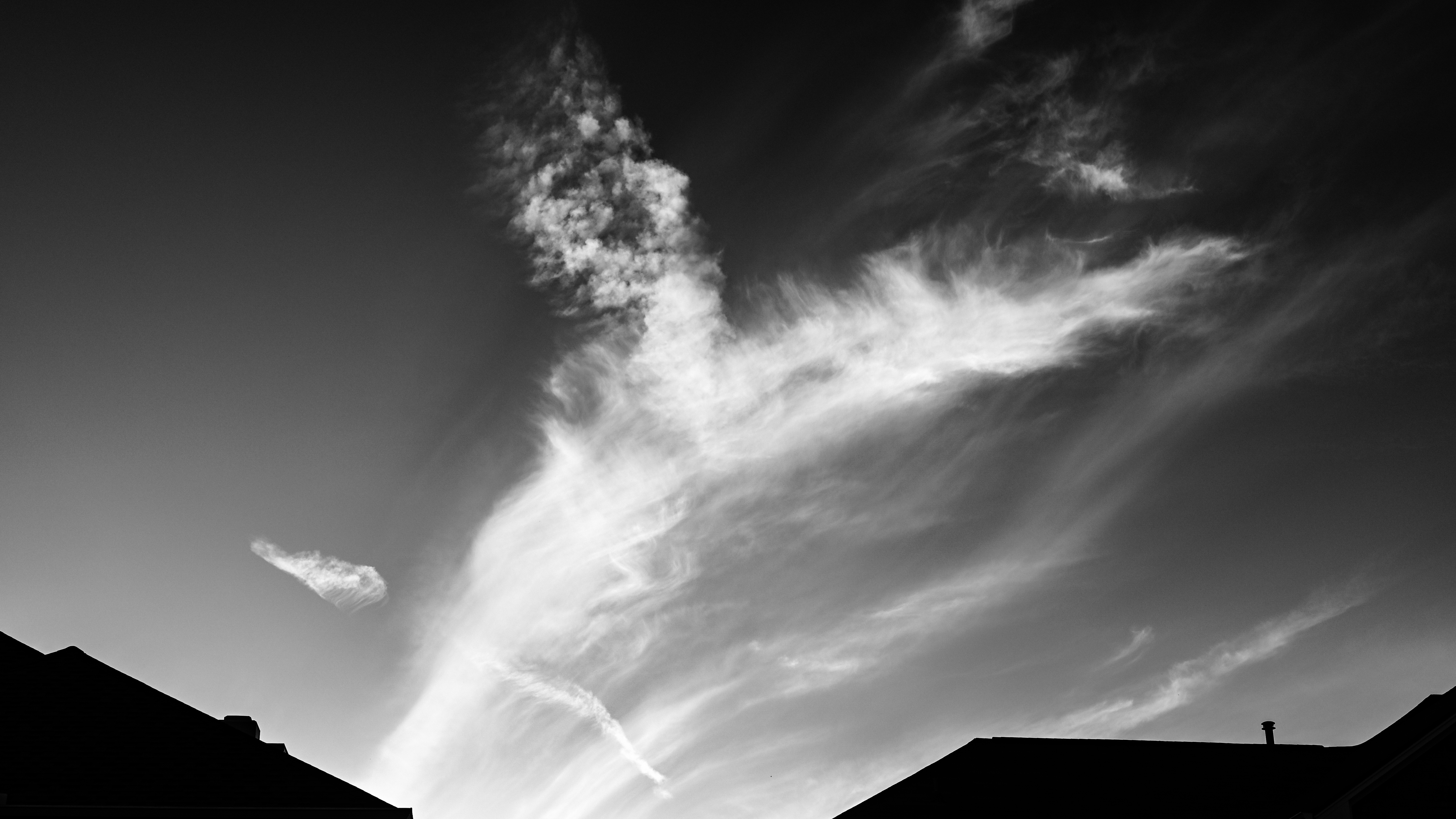 Monochrome sky with wispy clouds over rooftops HD Wallpaper