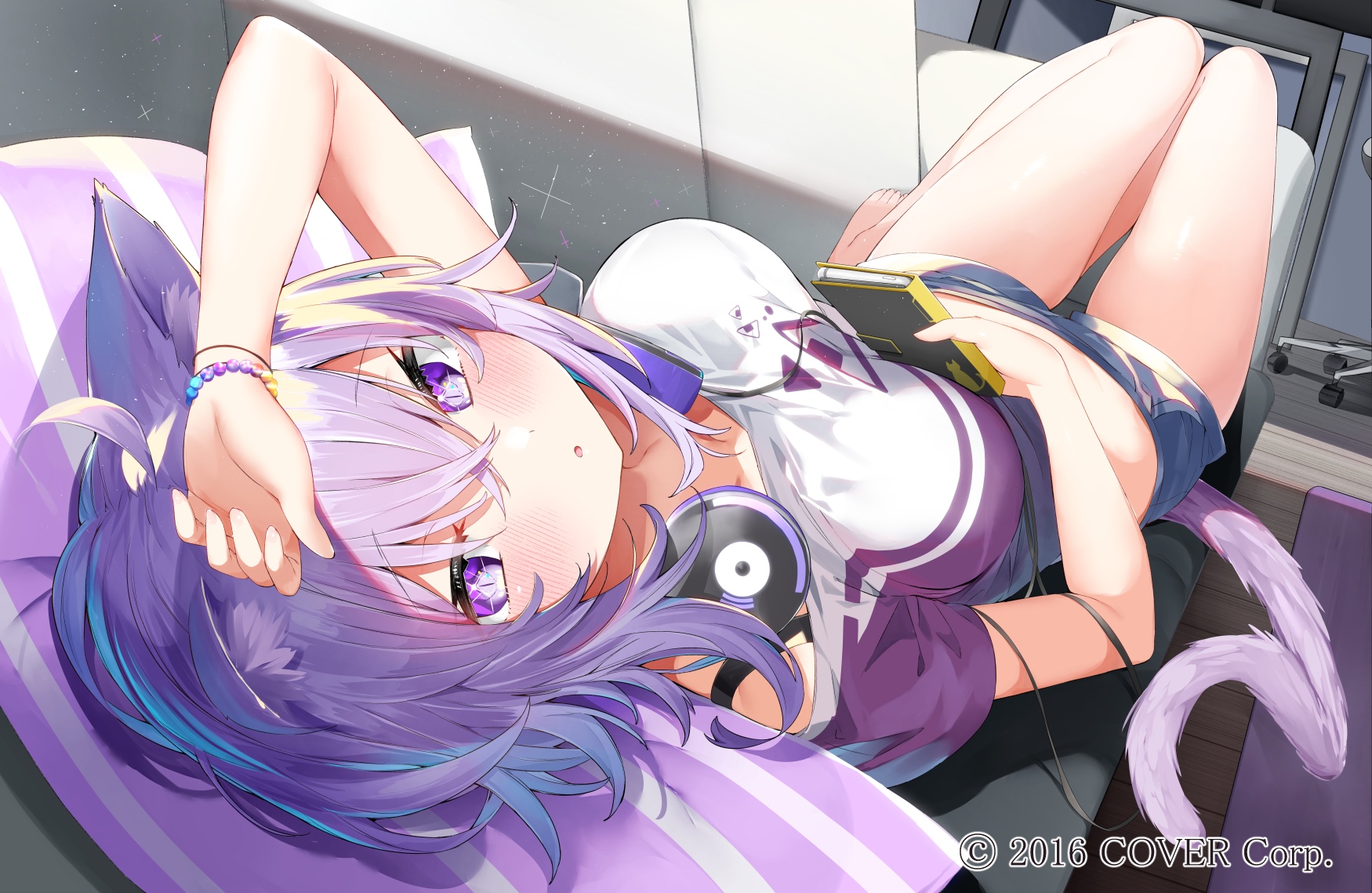 Nekomata Okayu lying on a couch with headphones HD Wallpaper